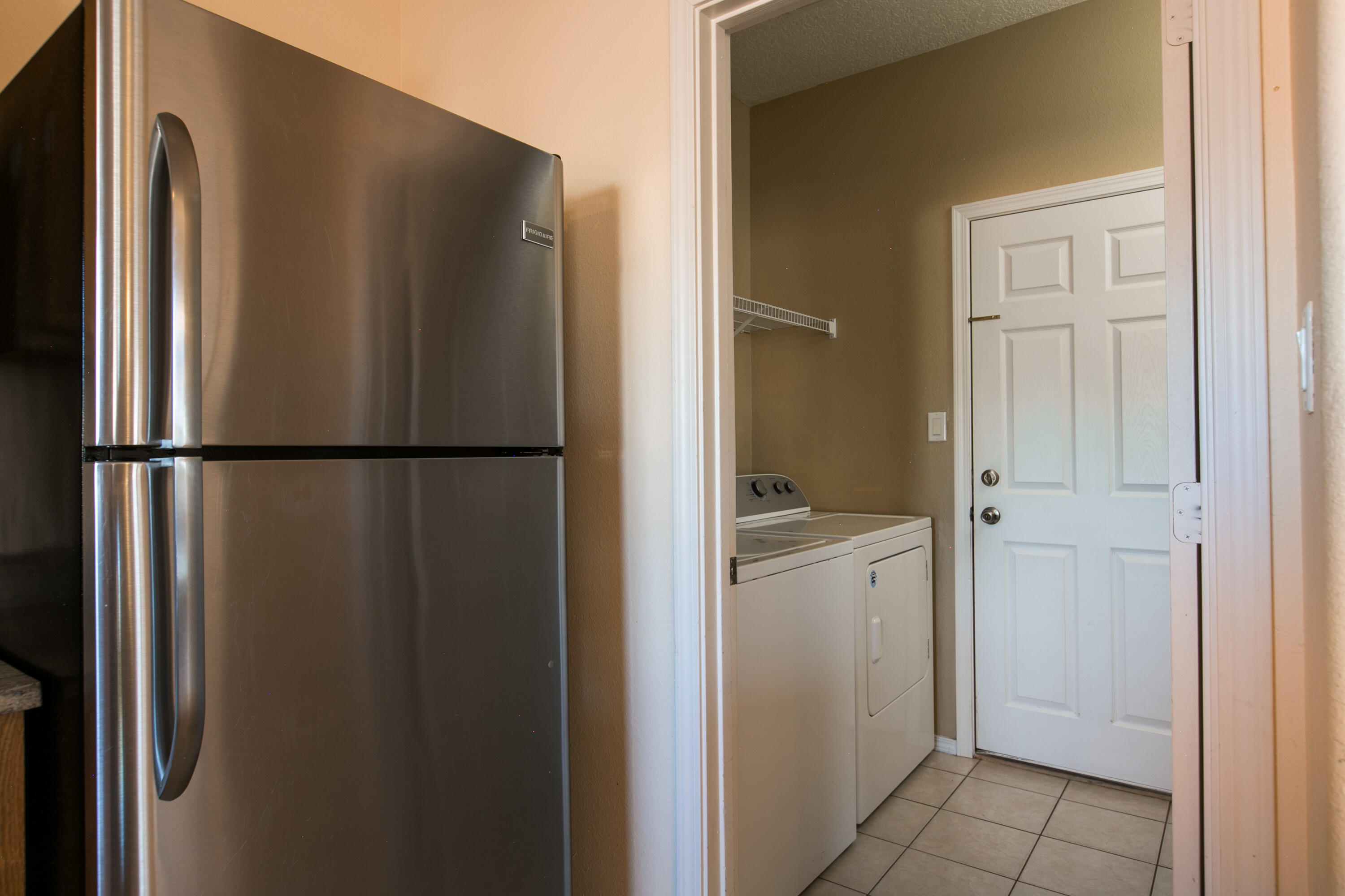 979 Dry Creek Court NE