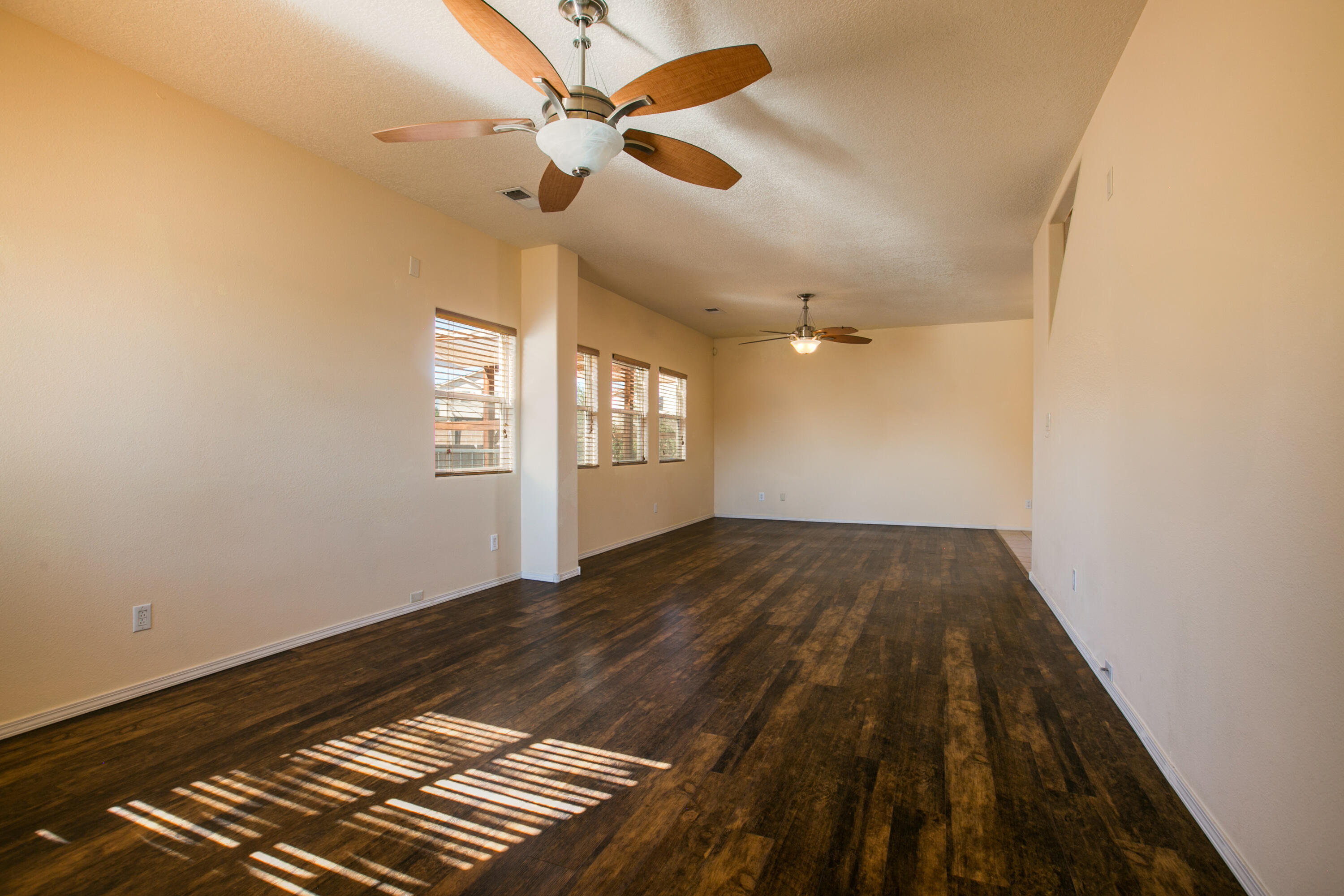 979 Dry Creek Court NE