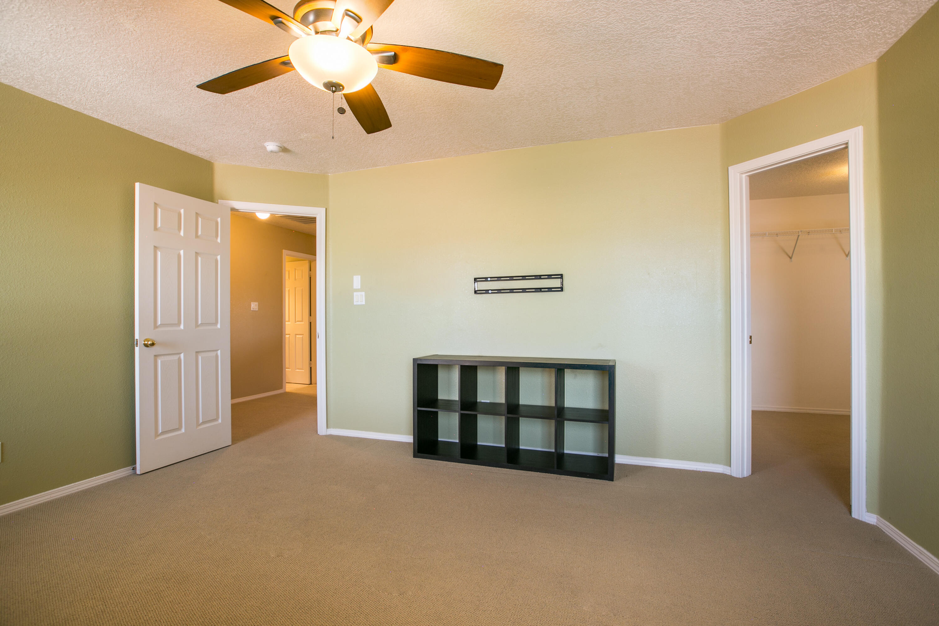 979 Dry Creek Court NE