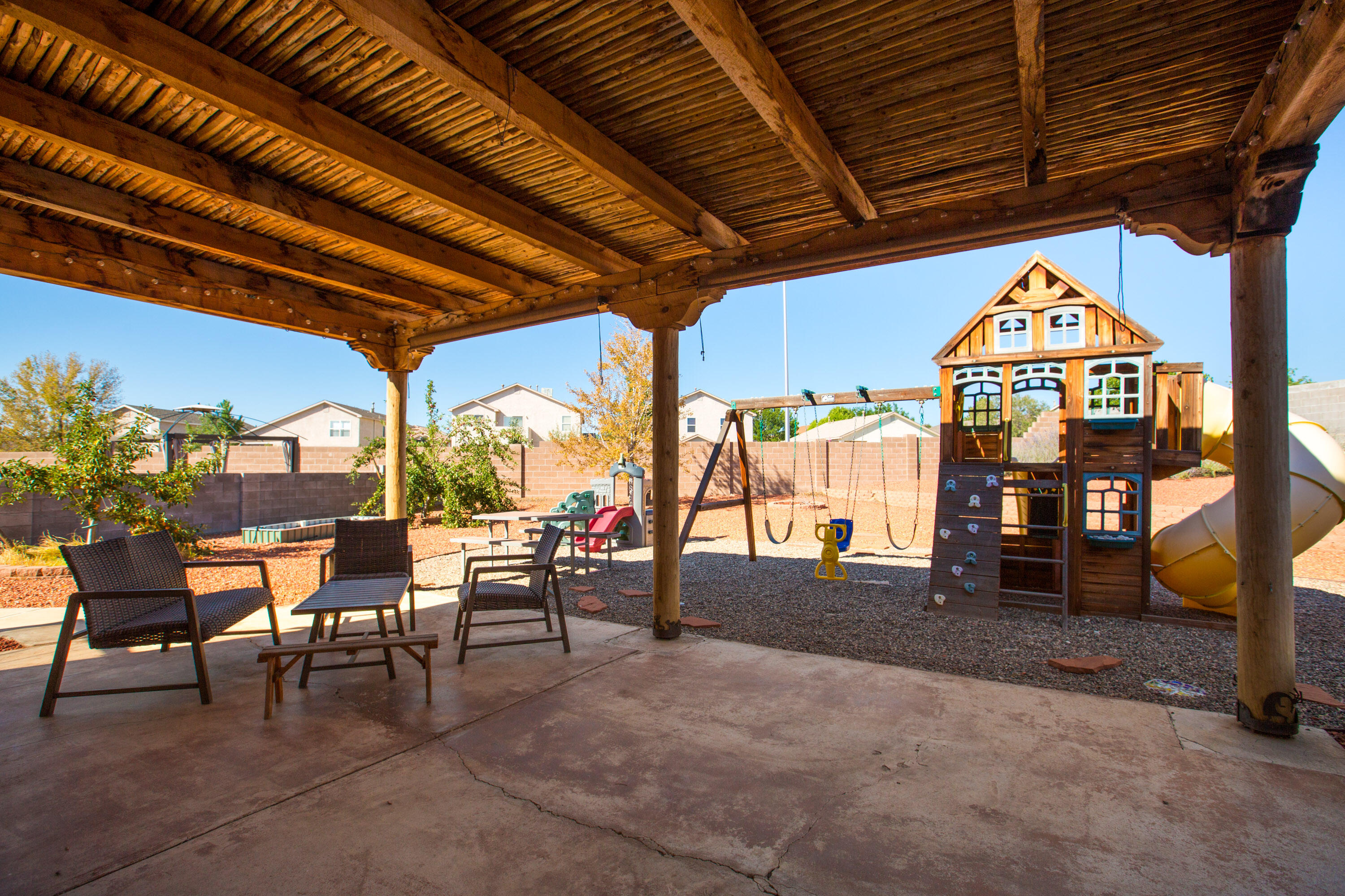 979 Dry Creek Court NE