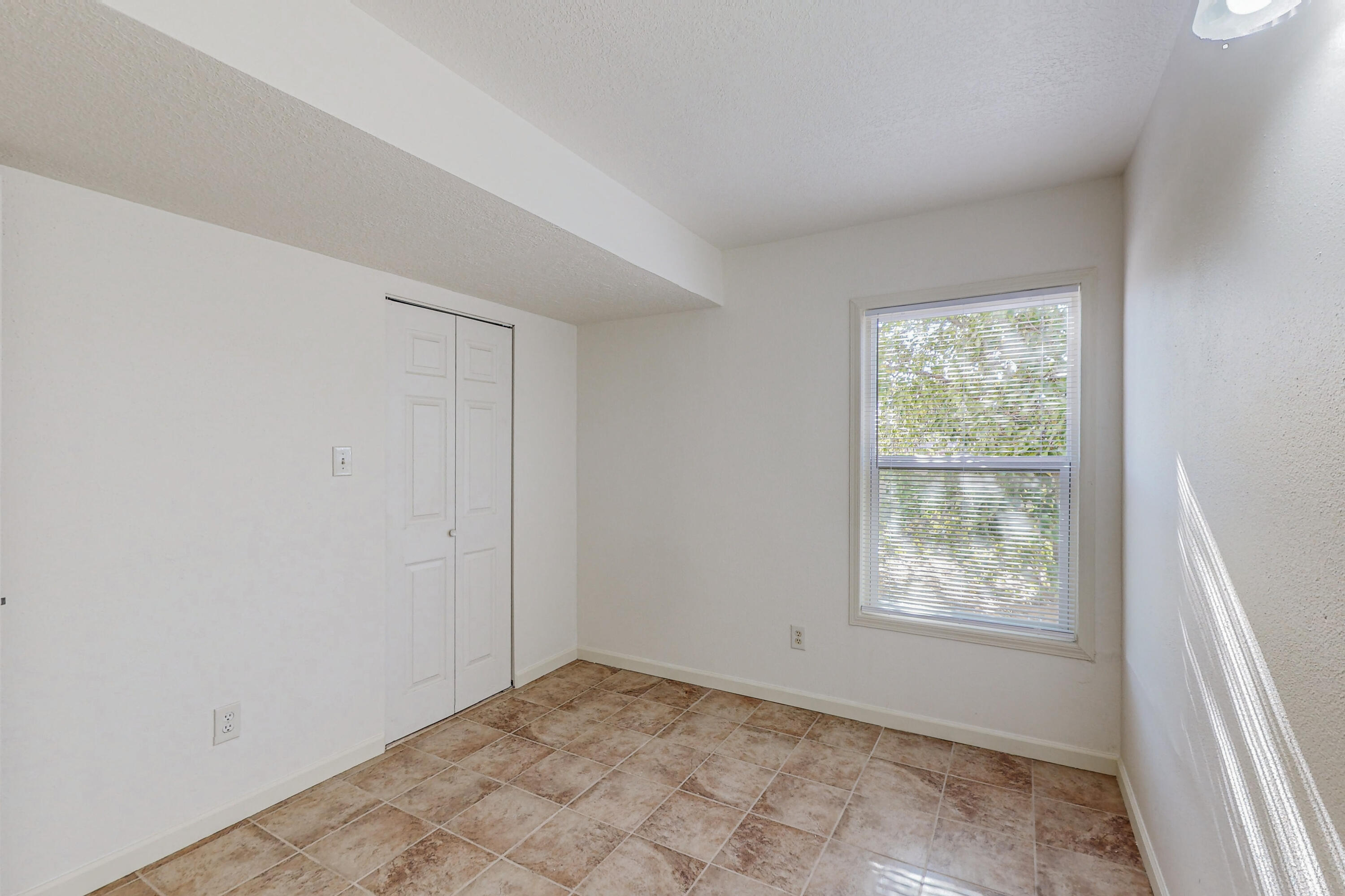 1980 Raspberry Drive NE