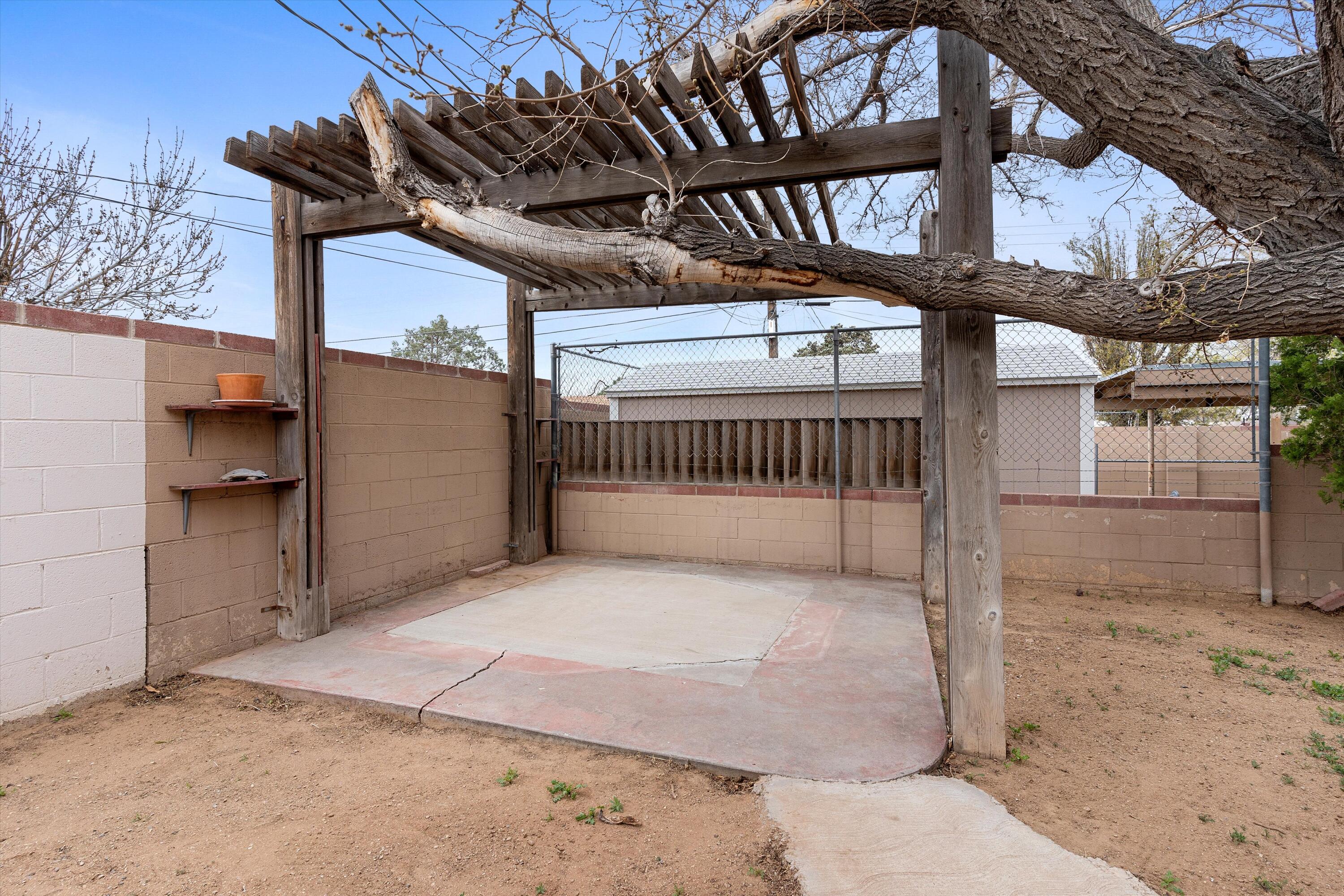 2523 Cardenas Drive NE