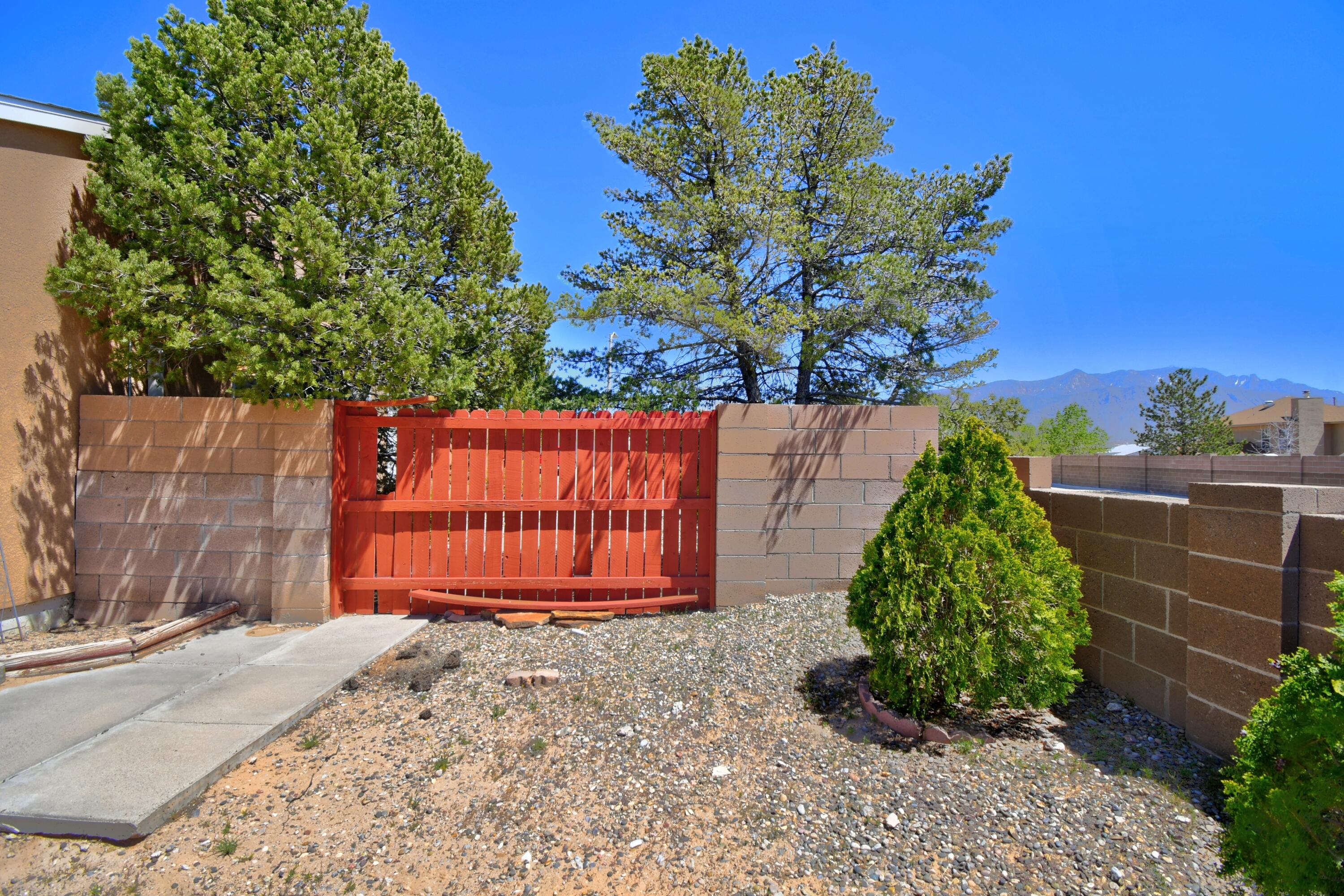 2301 Animas Court NE