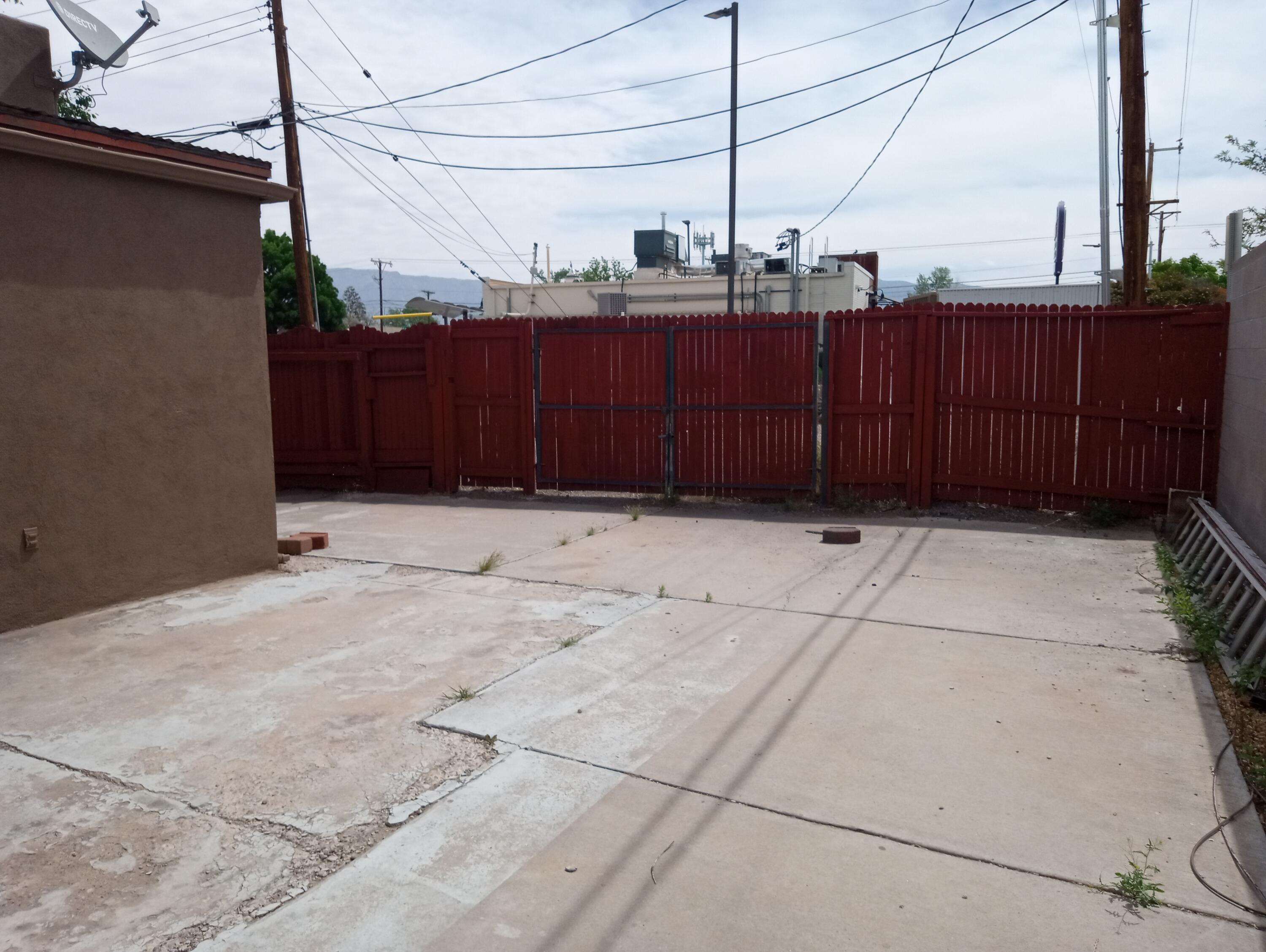 416 Palo Duro Avenue NW