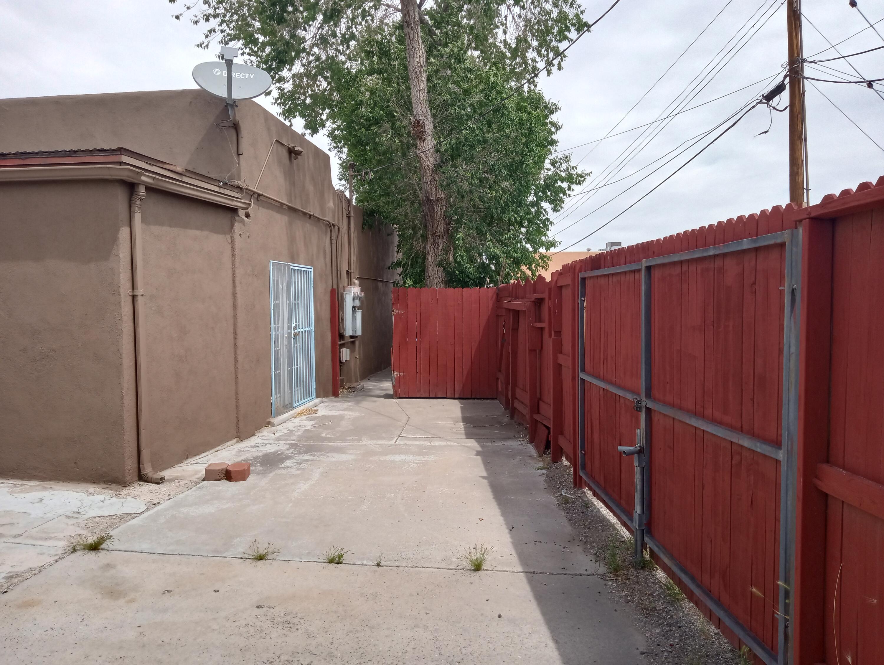 416 Palo Duro Avenue NW