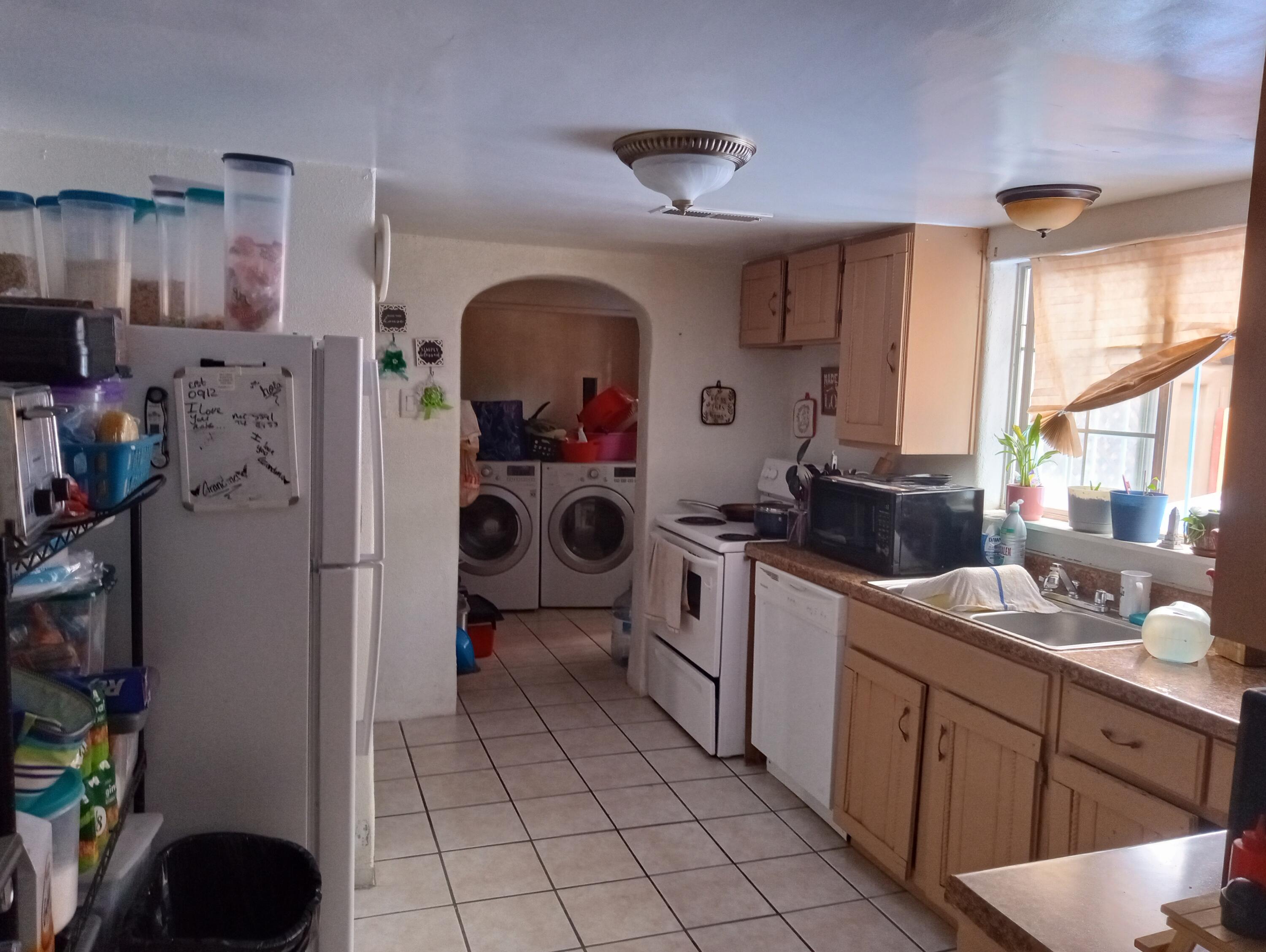 416 Palo Duro Avenue NW