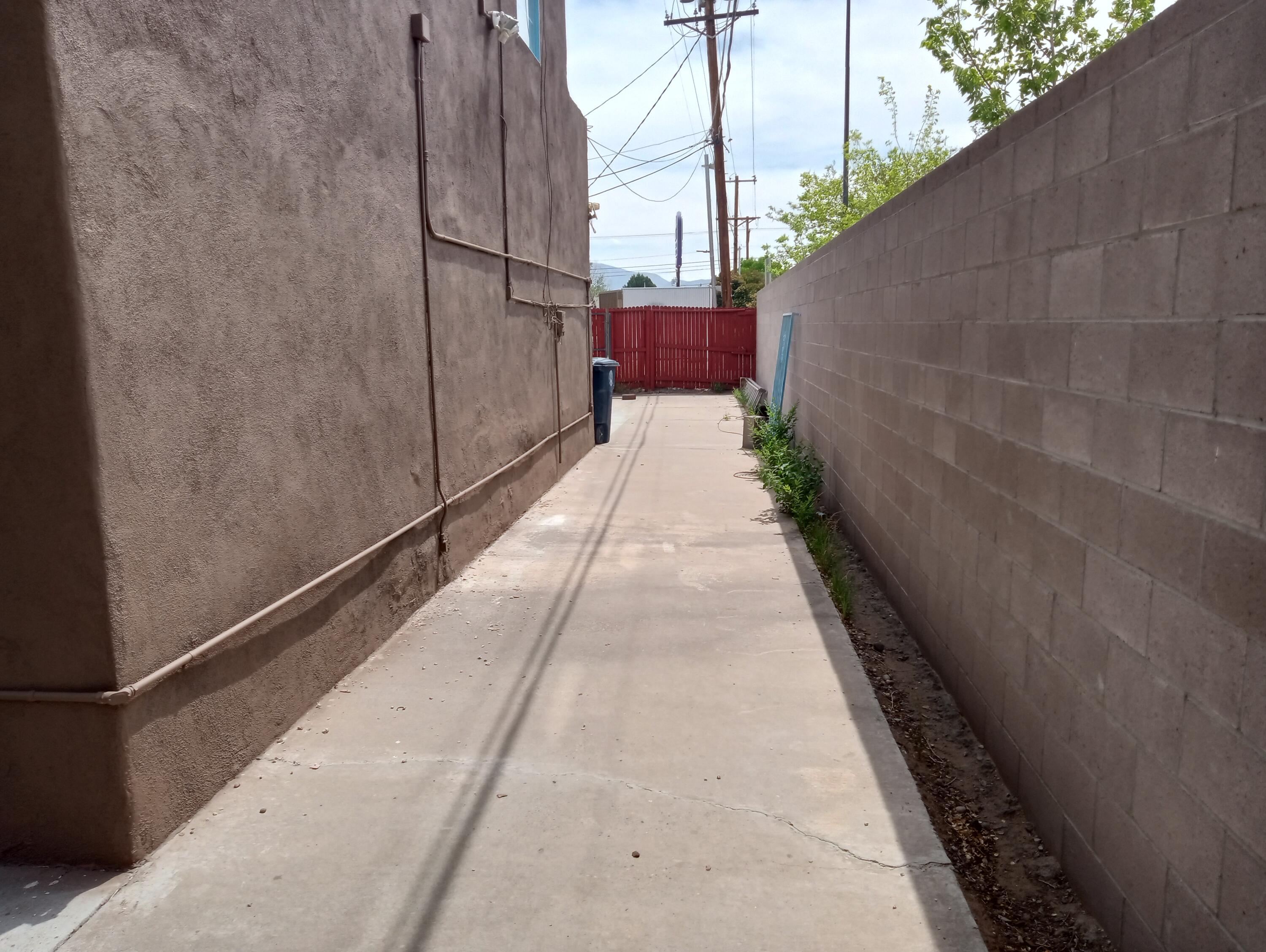 416 Palo Duro Avenue NW