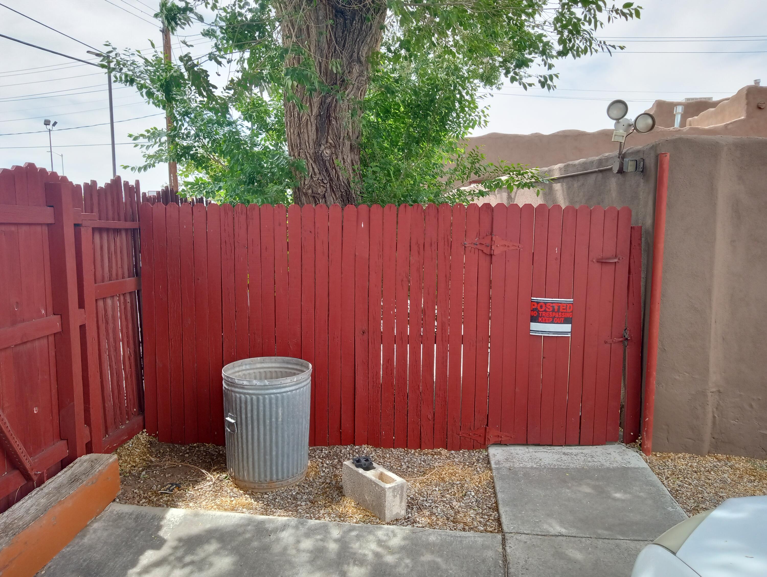 416 Palo Duro Avenue NW