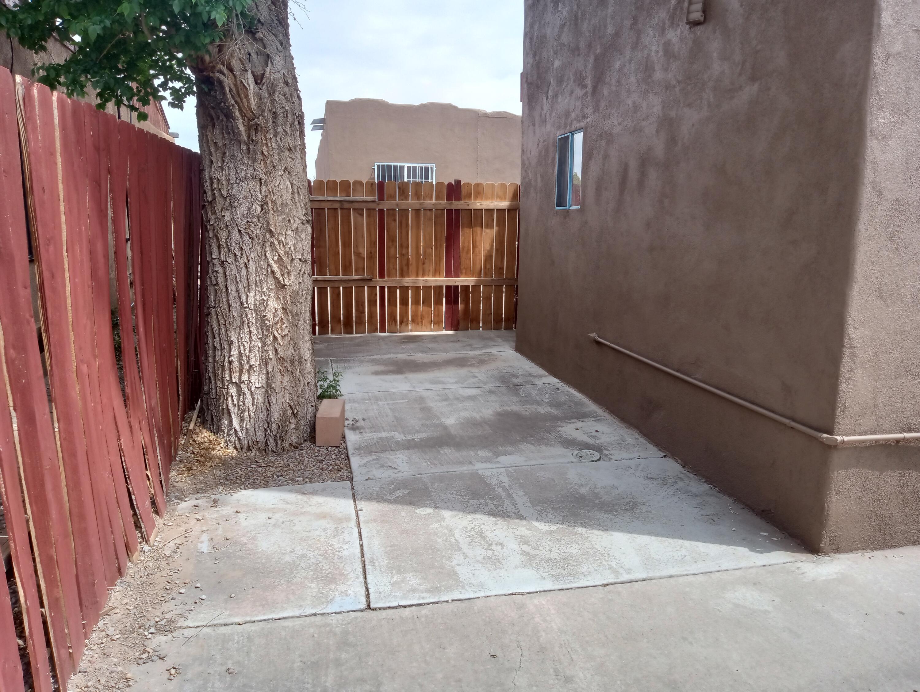 416 Palo Duro Avenue NW