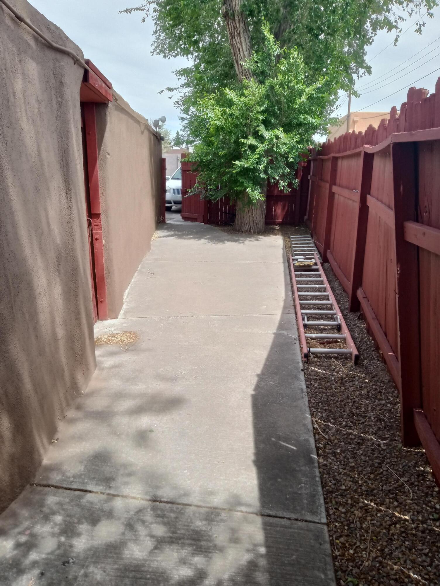 416 Palo Duro Avenue NW