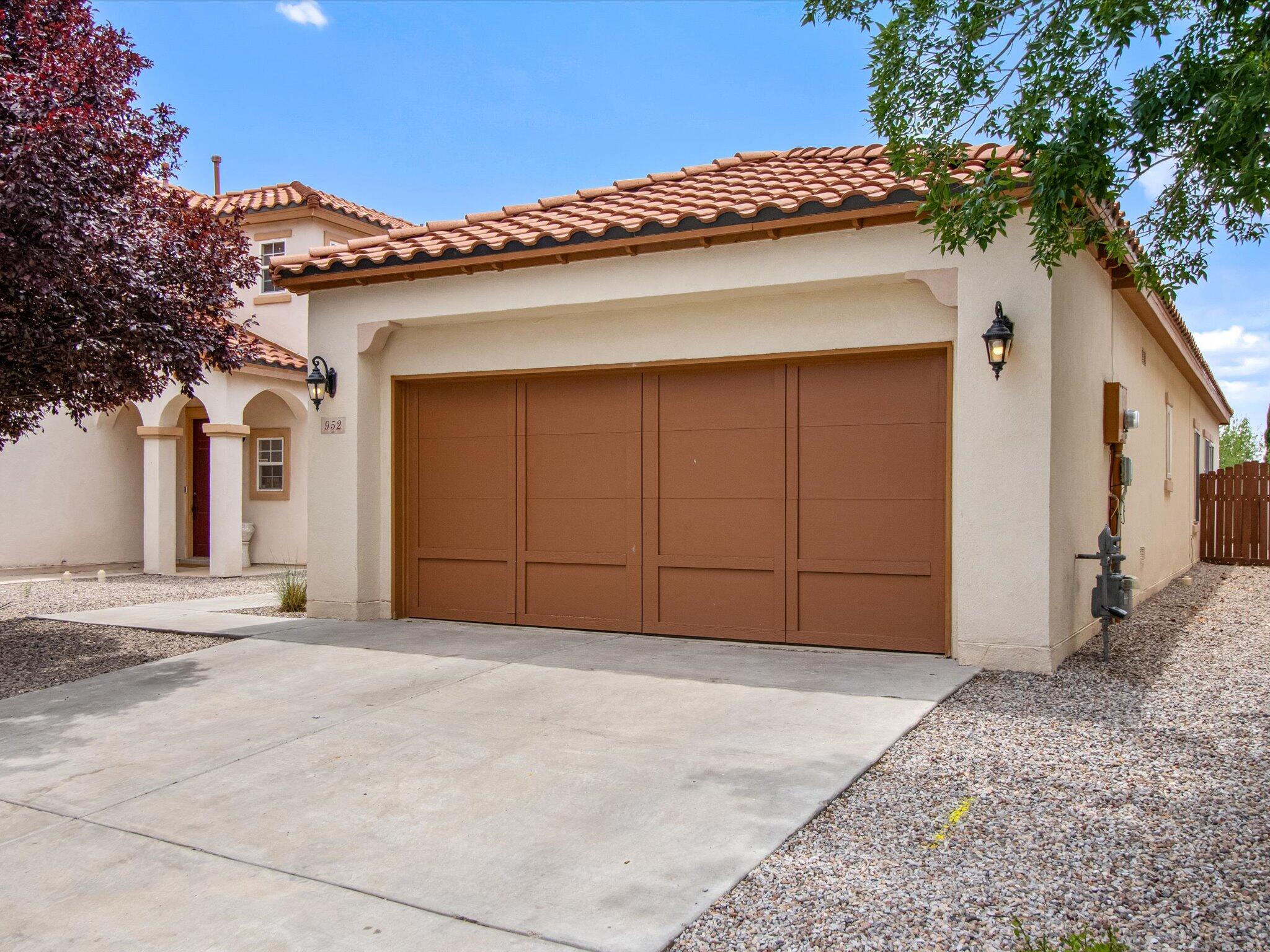 952 Waterfall Drive NE