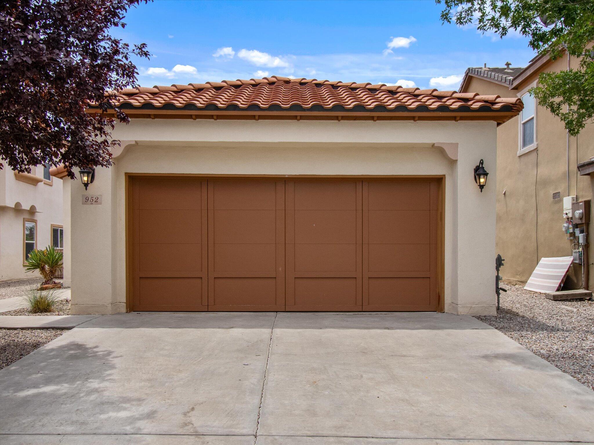 952 Waterfall Drive NE
