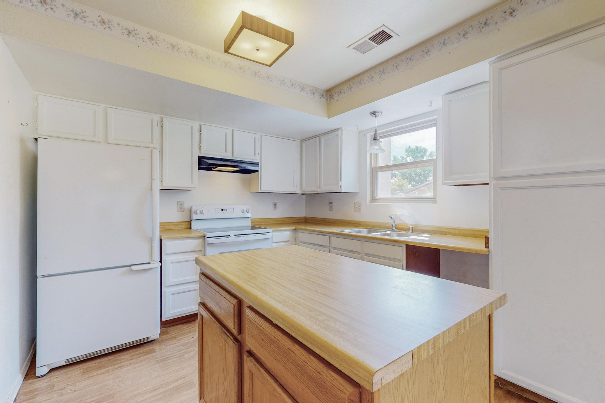 451 Stallion Road SE