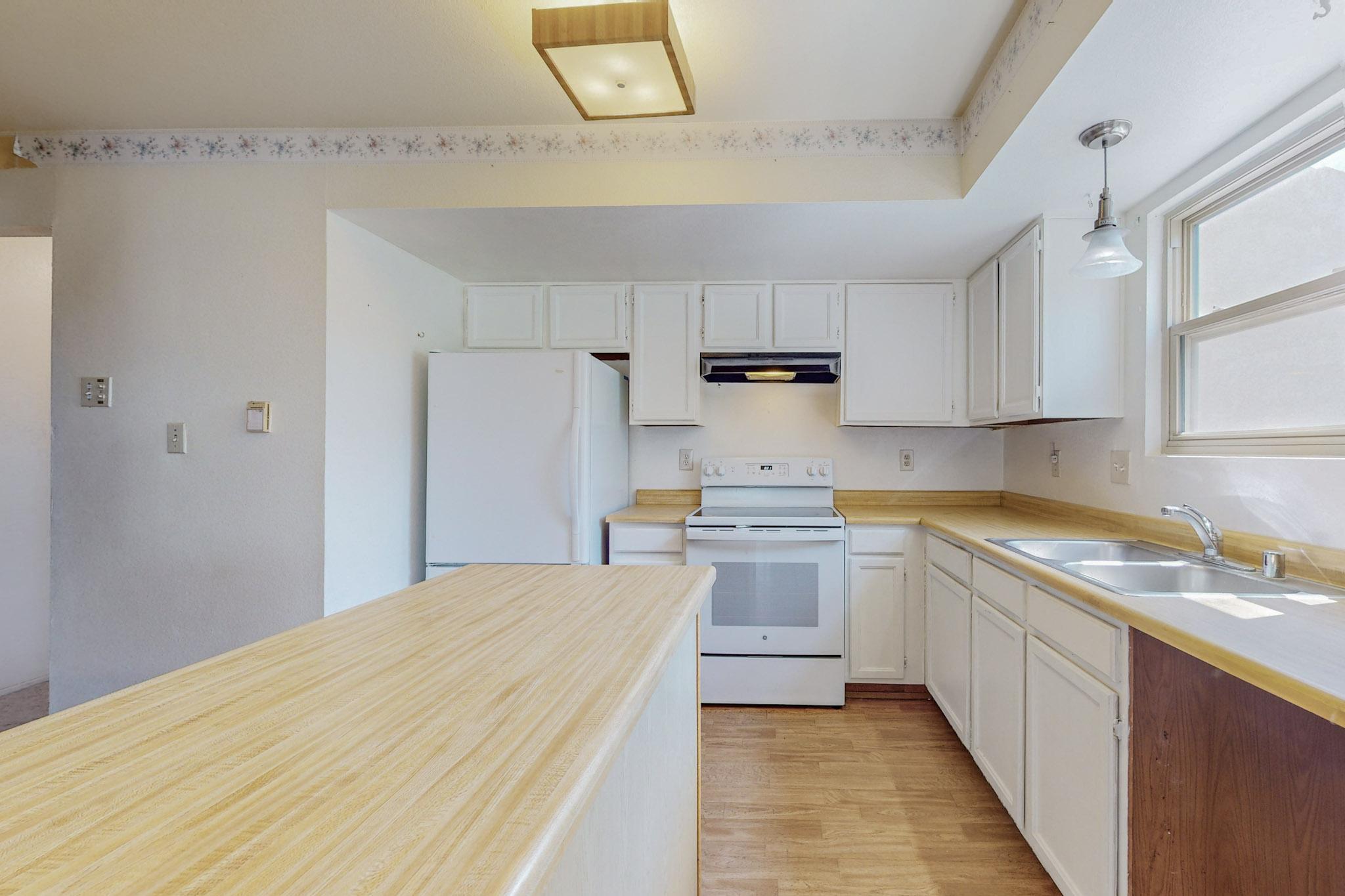 451 Stallion Road SE