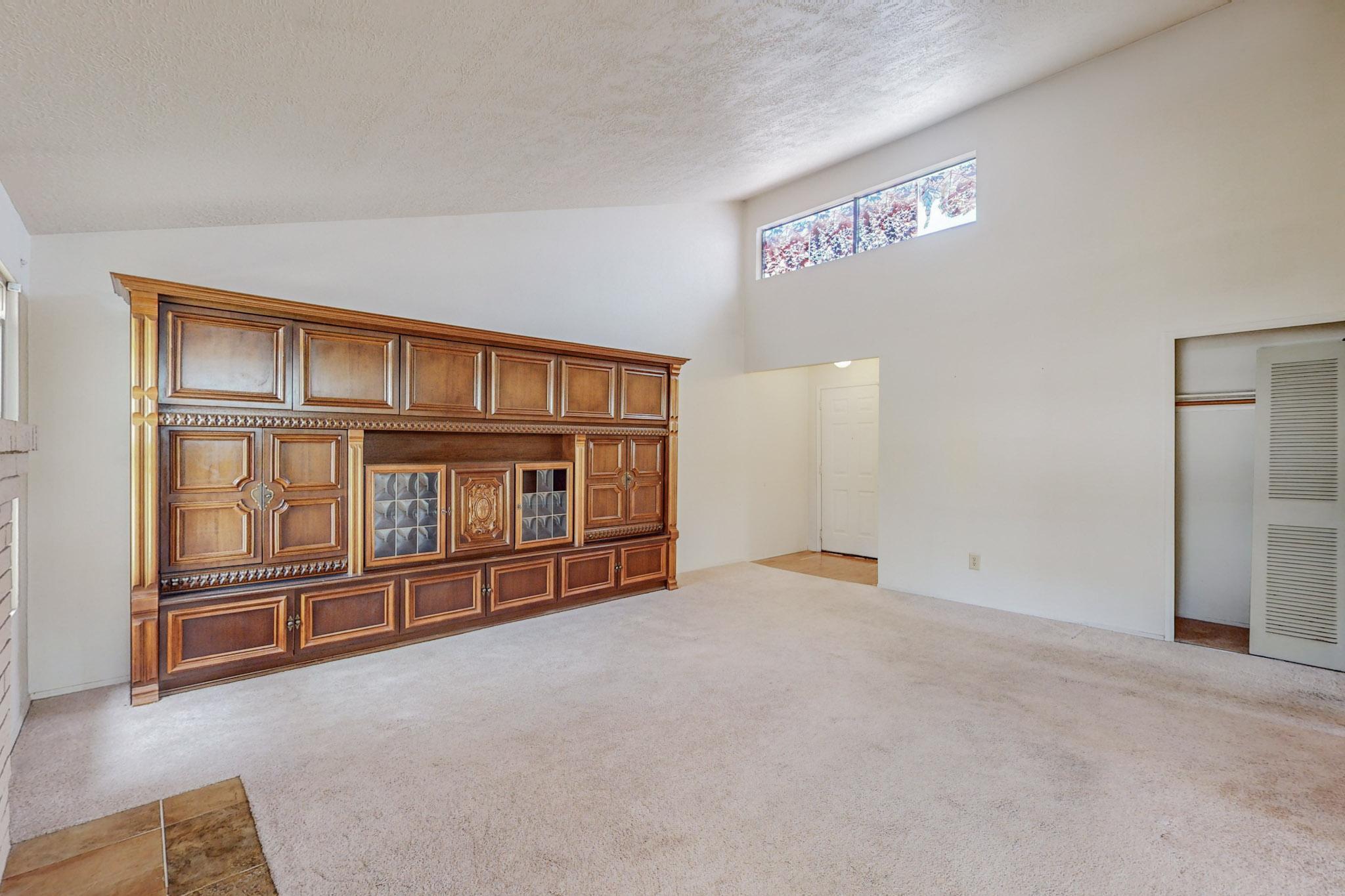 451 Stallion Road SE