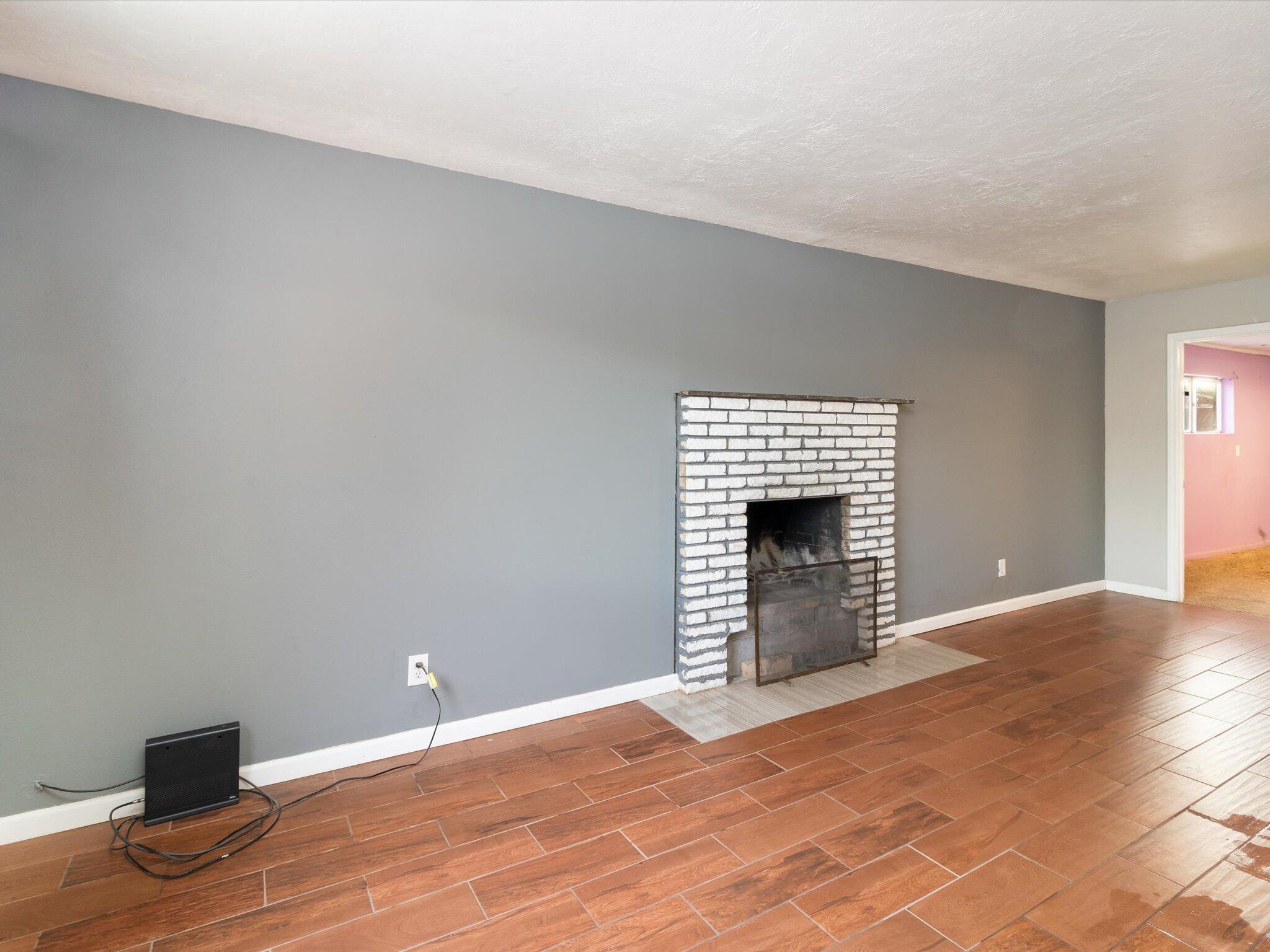 205 GLORIETA Street NE