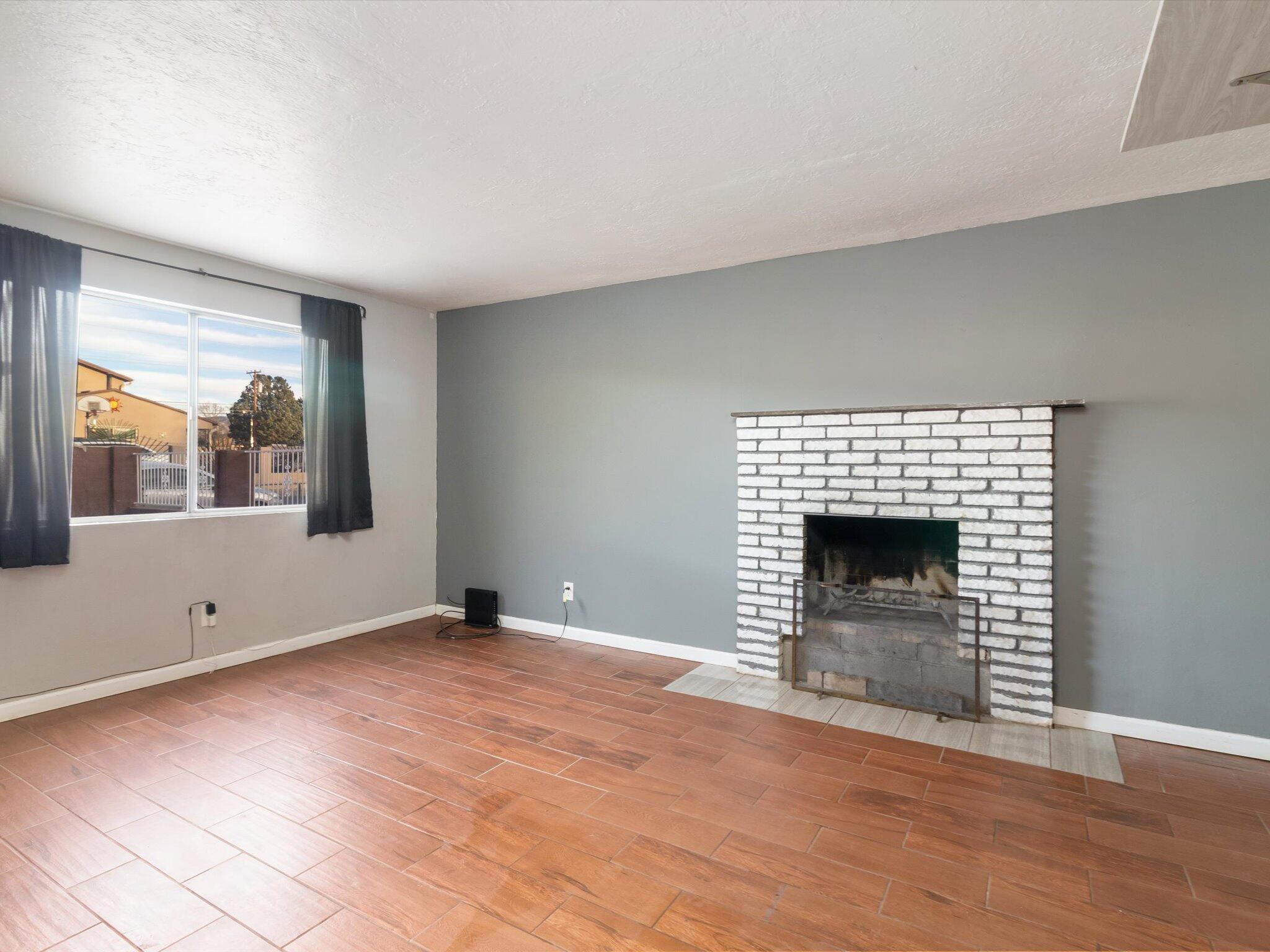 205 GLORIETA Street NE
