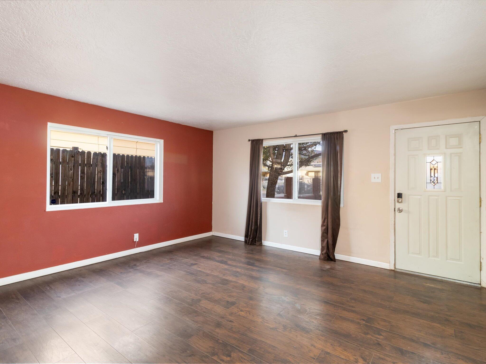 205 GLORIETA Street NE