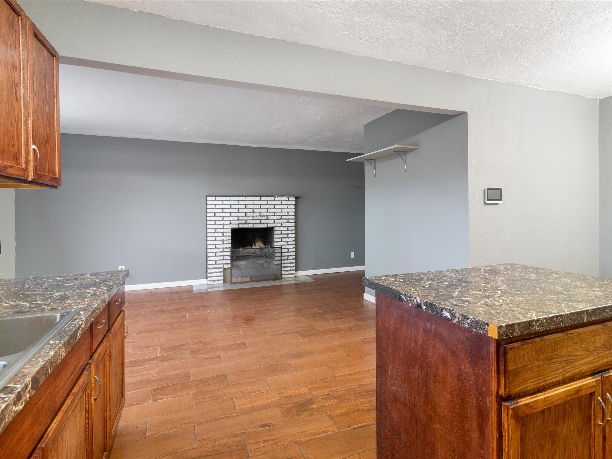 205 GLORIETA Street NE