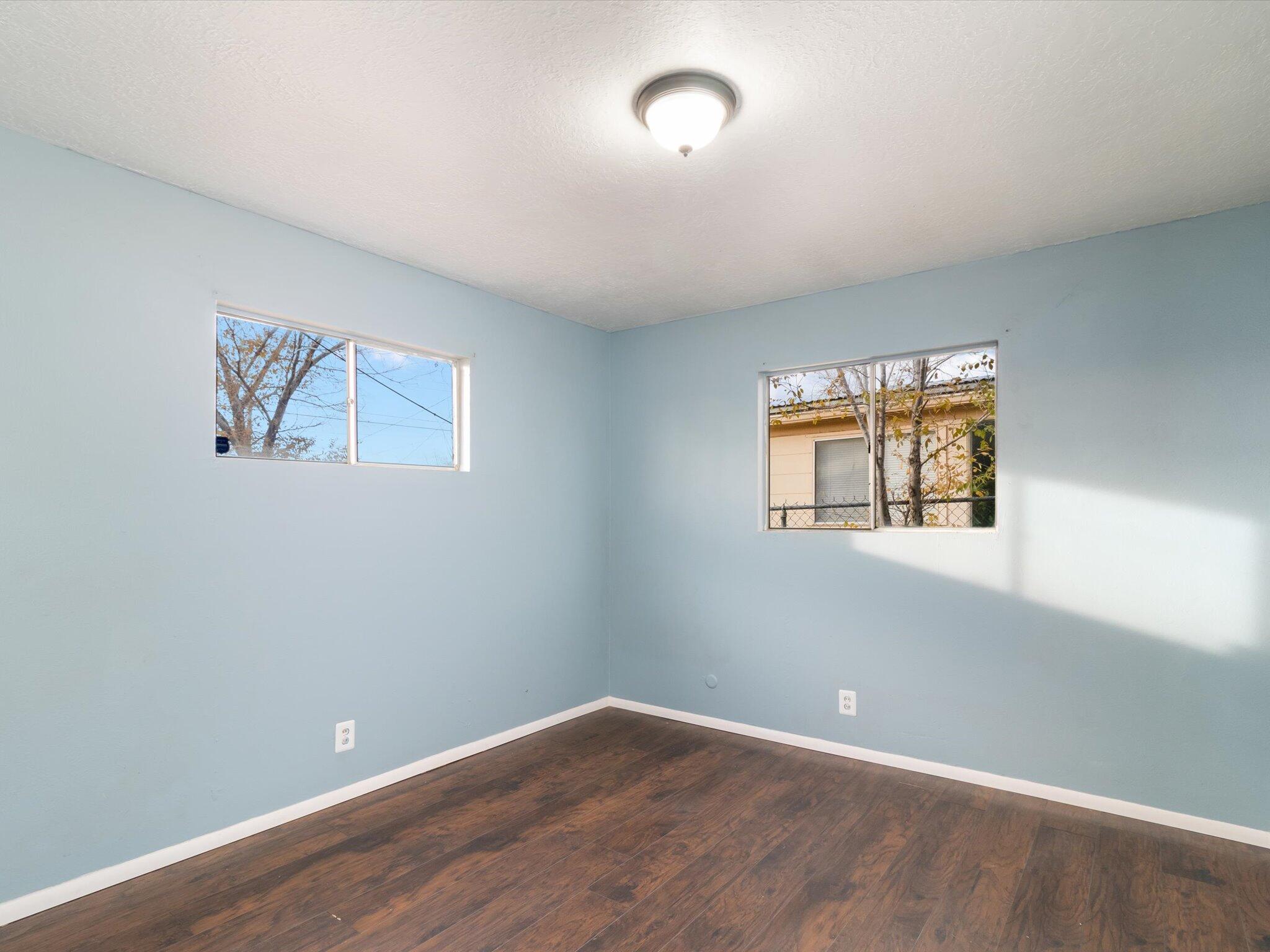 205 GLORIETA Street NE