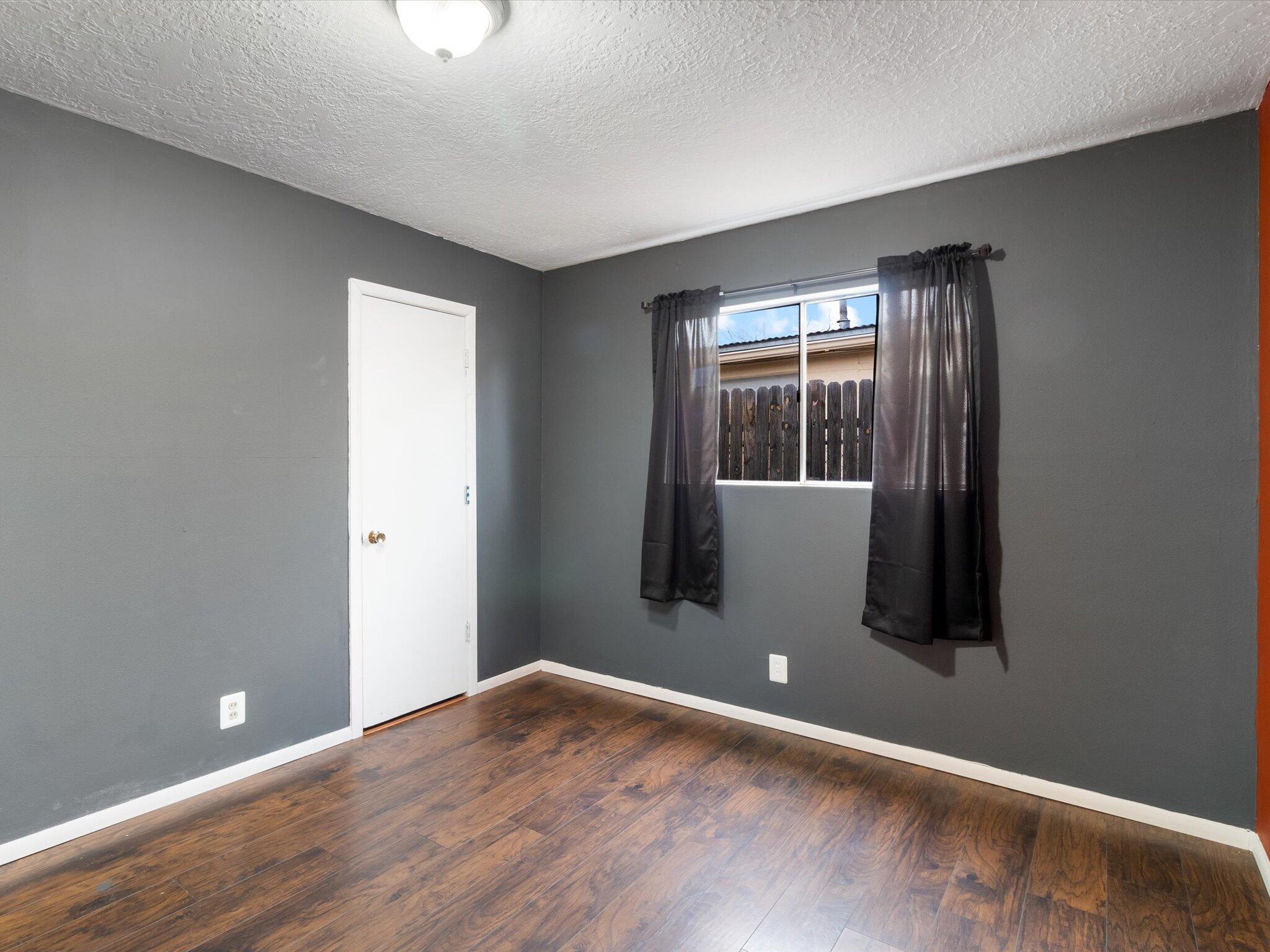 205 GLORIETA Street NE