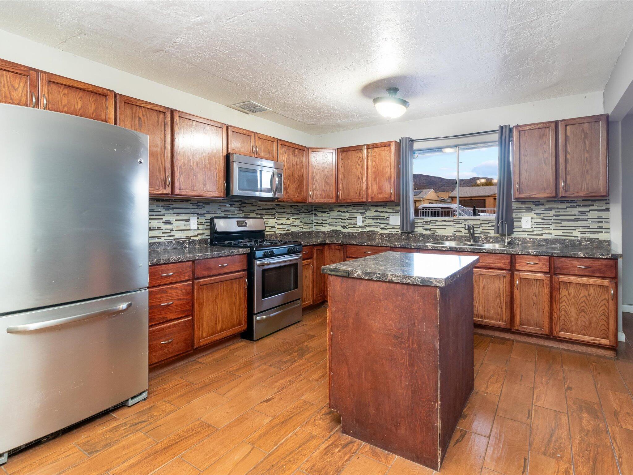 205 GLORIETA Street NE