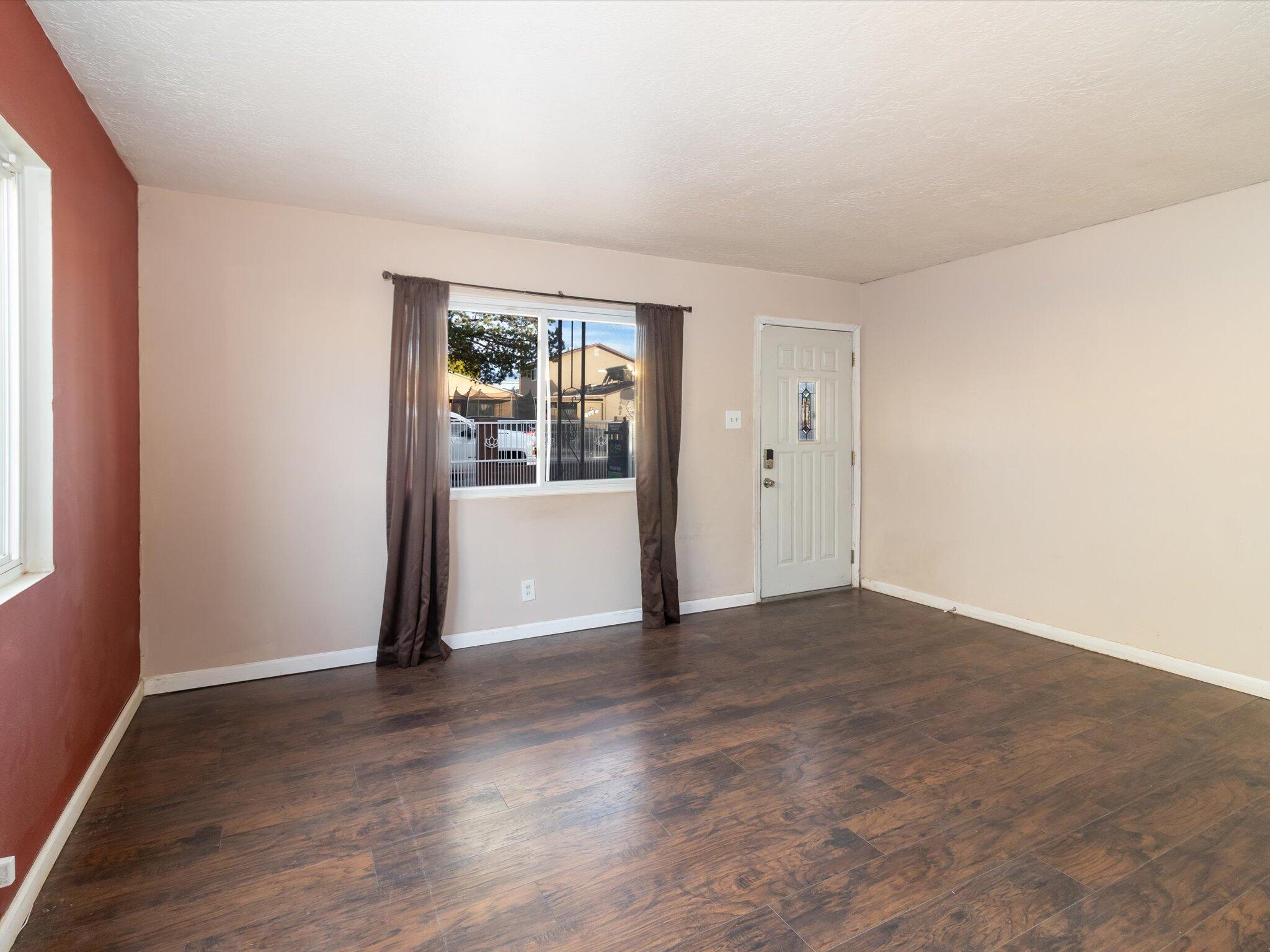 205 GLORIETA Street NE