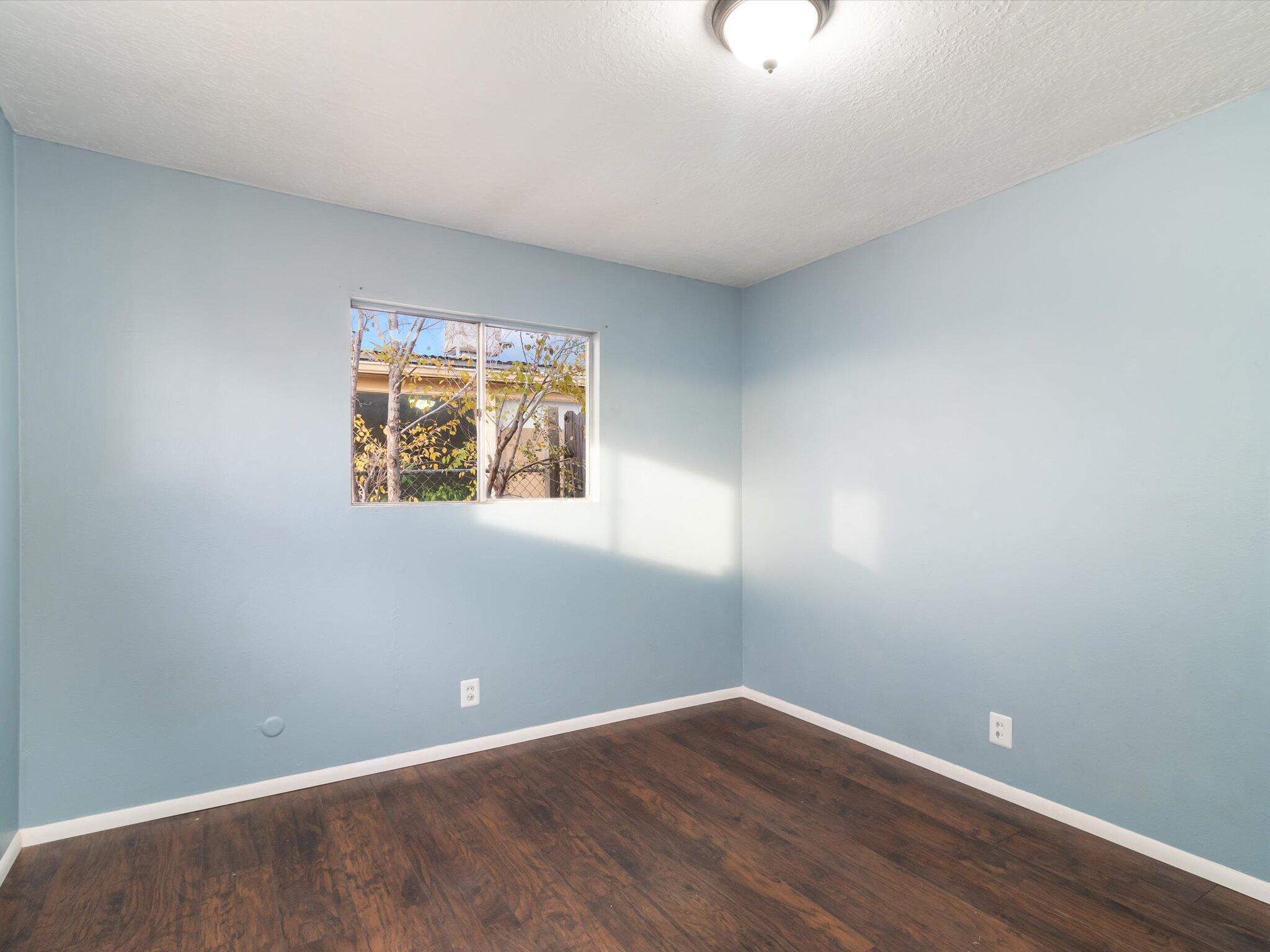 205 GLORIETA Street NE