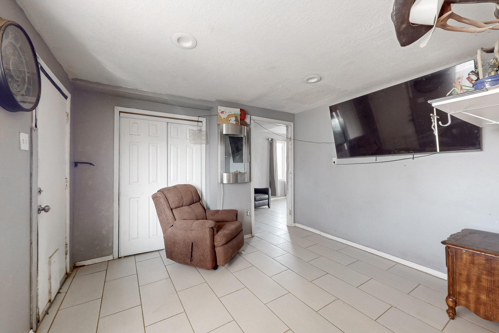 309 Garcia Street NE