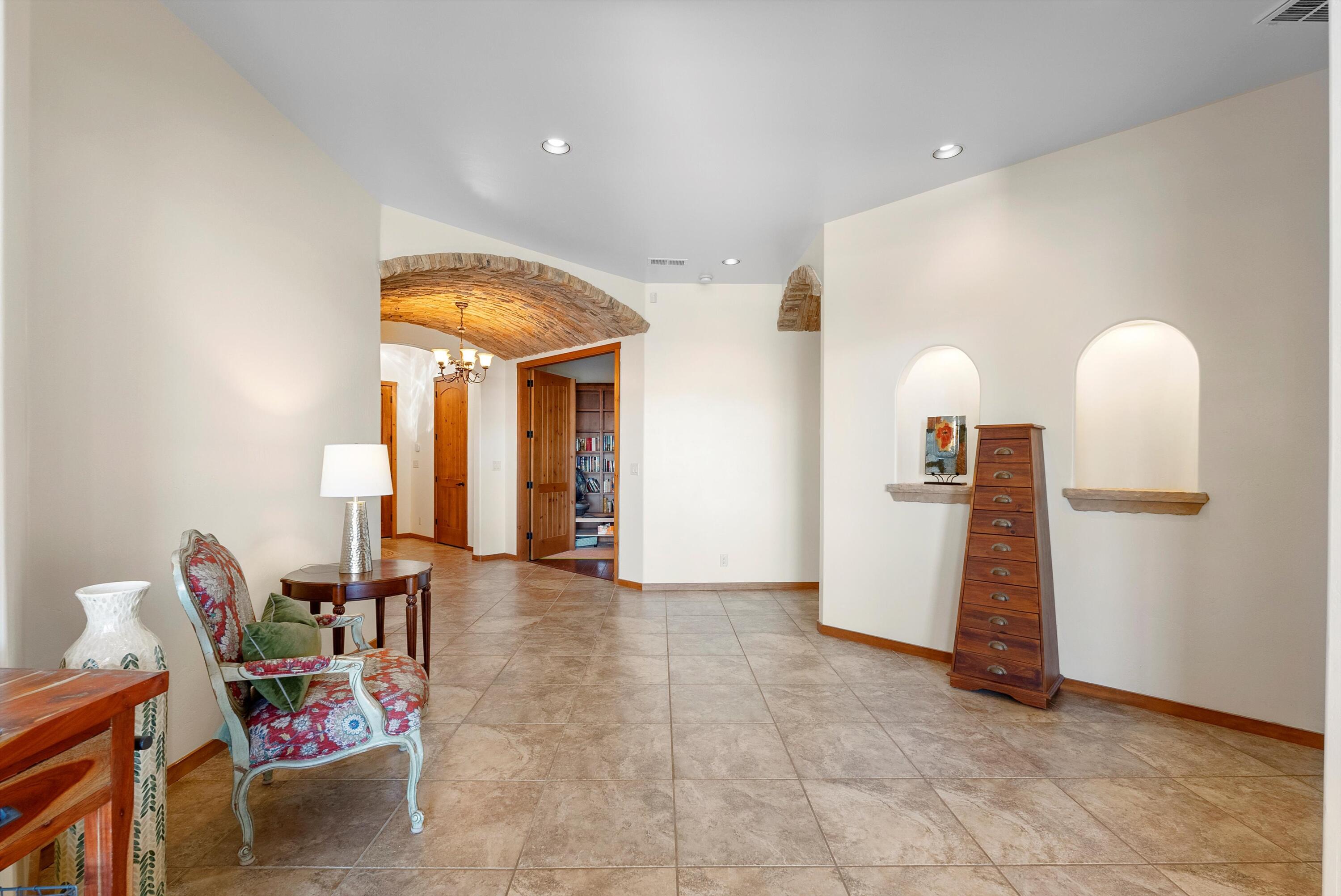 5517 BARRANCA OVERLOOK Court NE