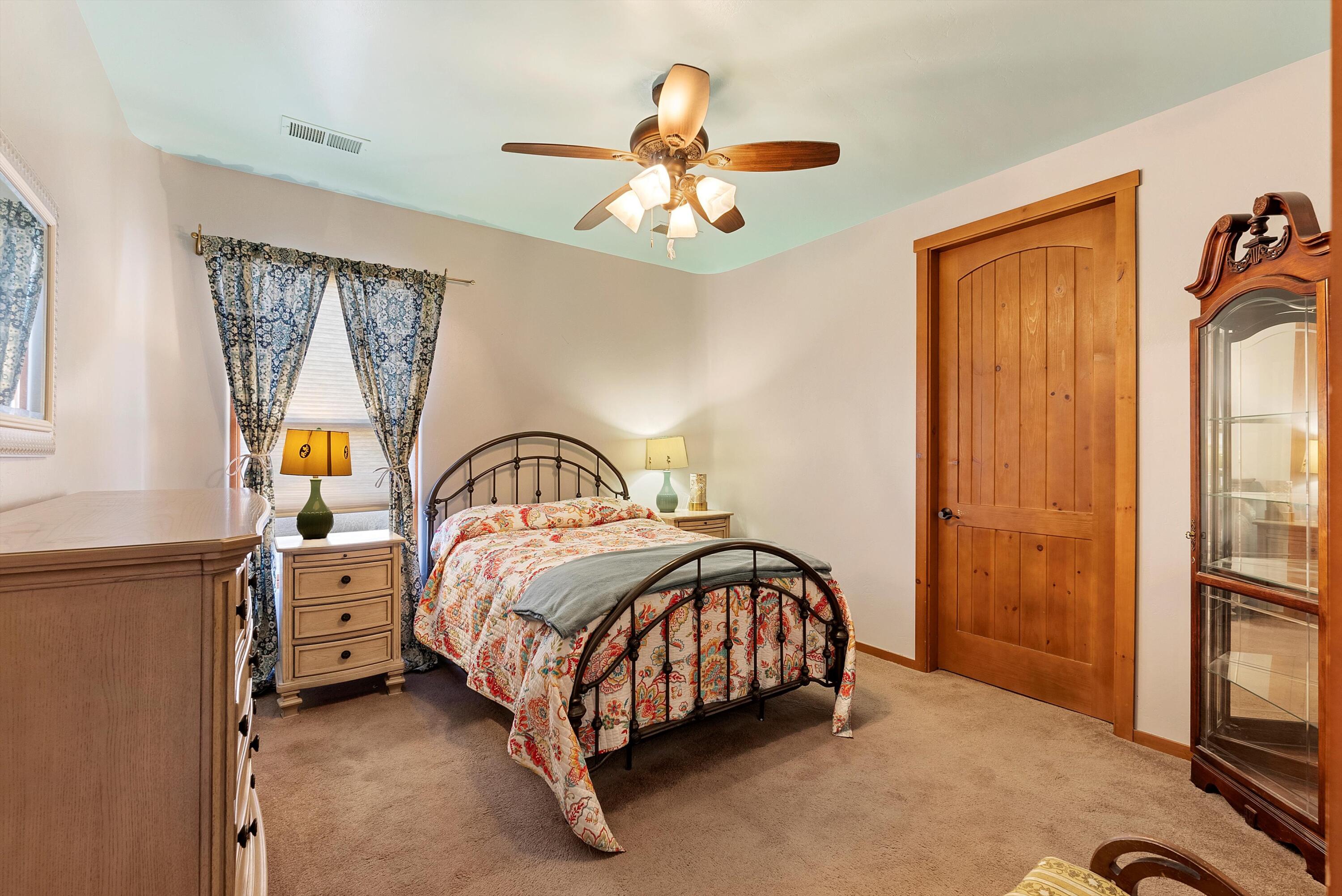 5517 BARRANCA OVERLOOK Court NE