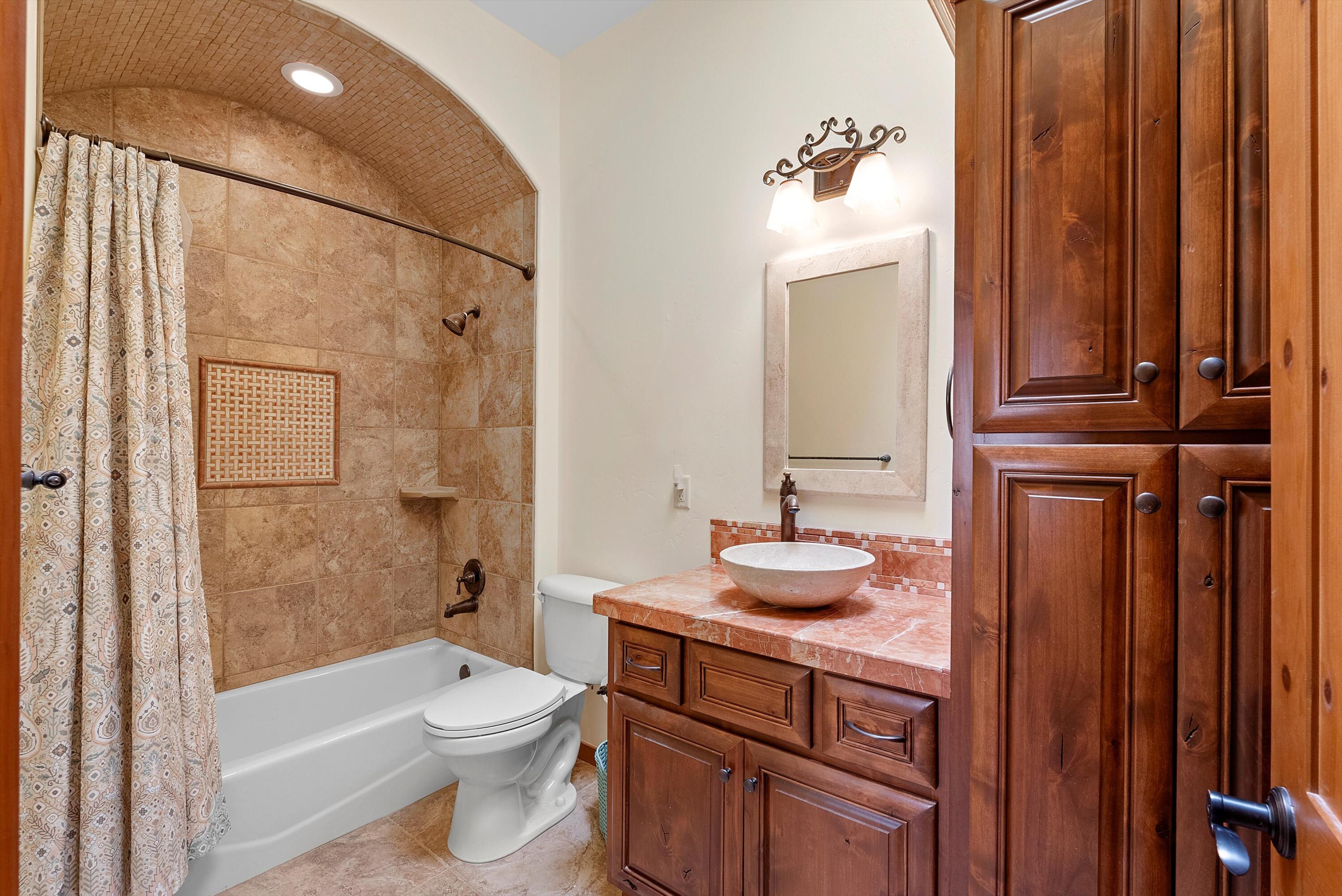 5517 BARRANCA OVERLOOK Court NE