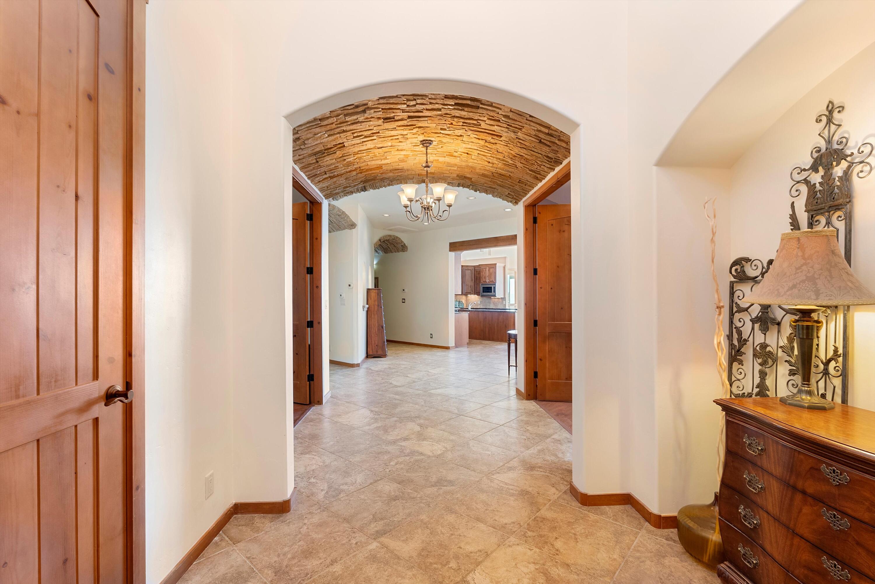 5517 BARRANCA OVERLOOK Court NE