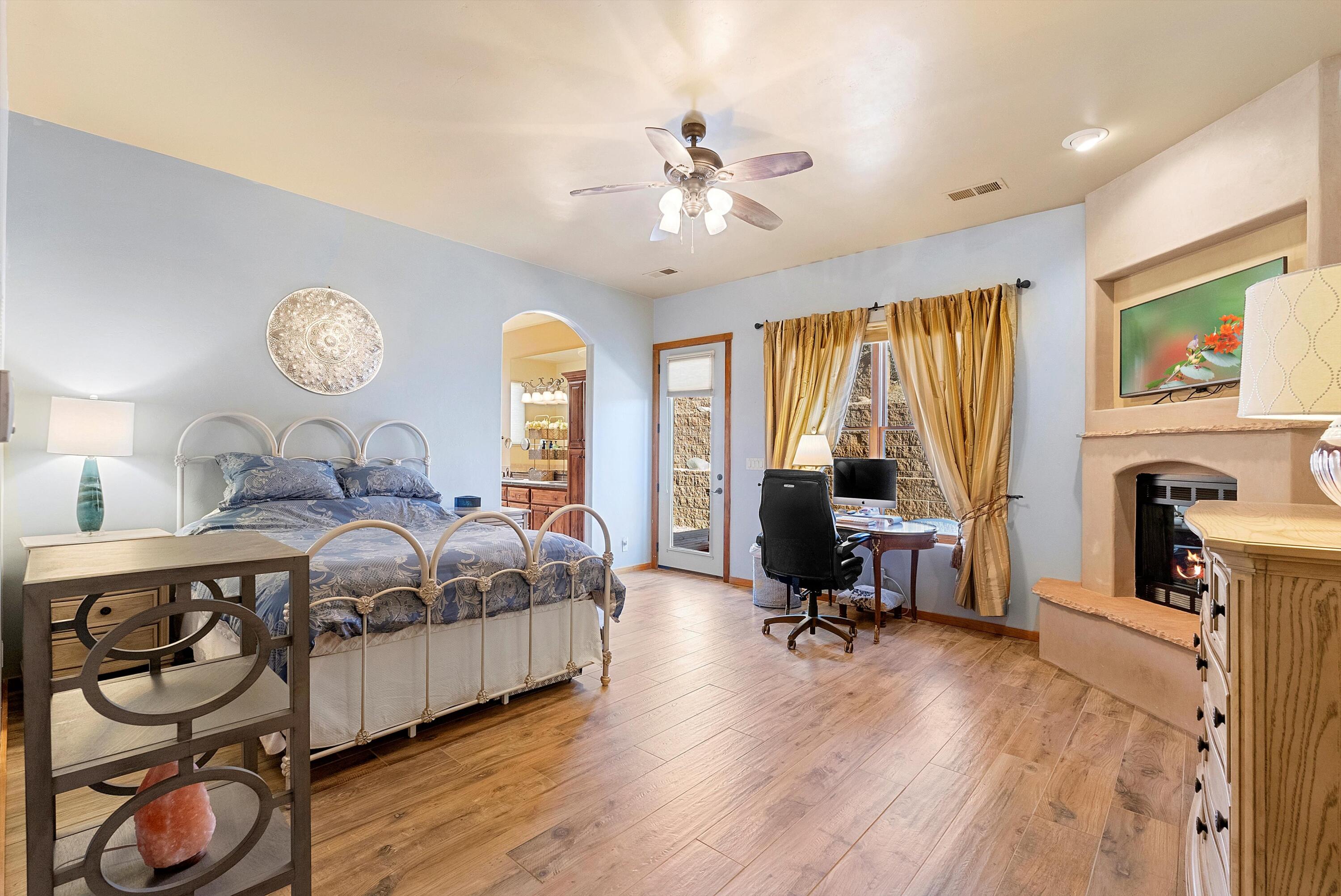 5517 BARRANCA OVERLOOK Court NE
