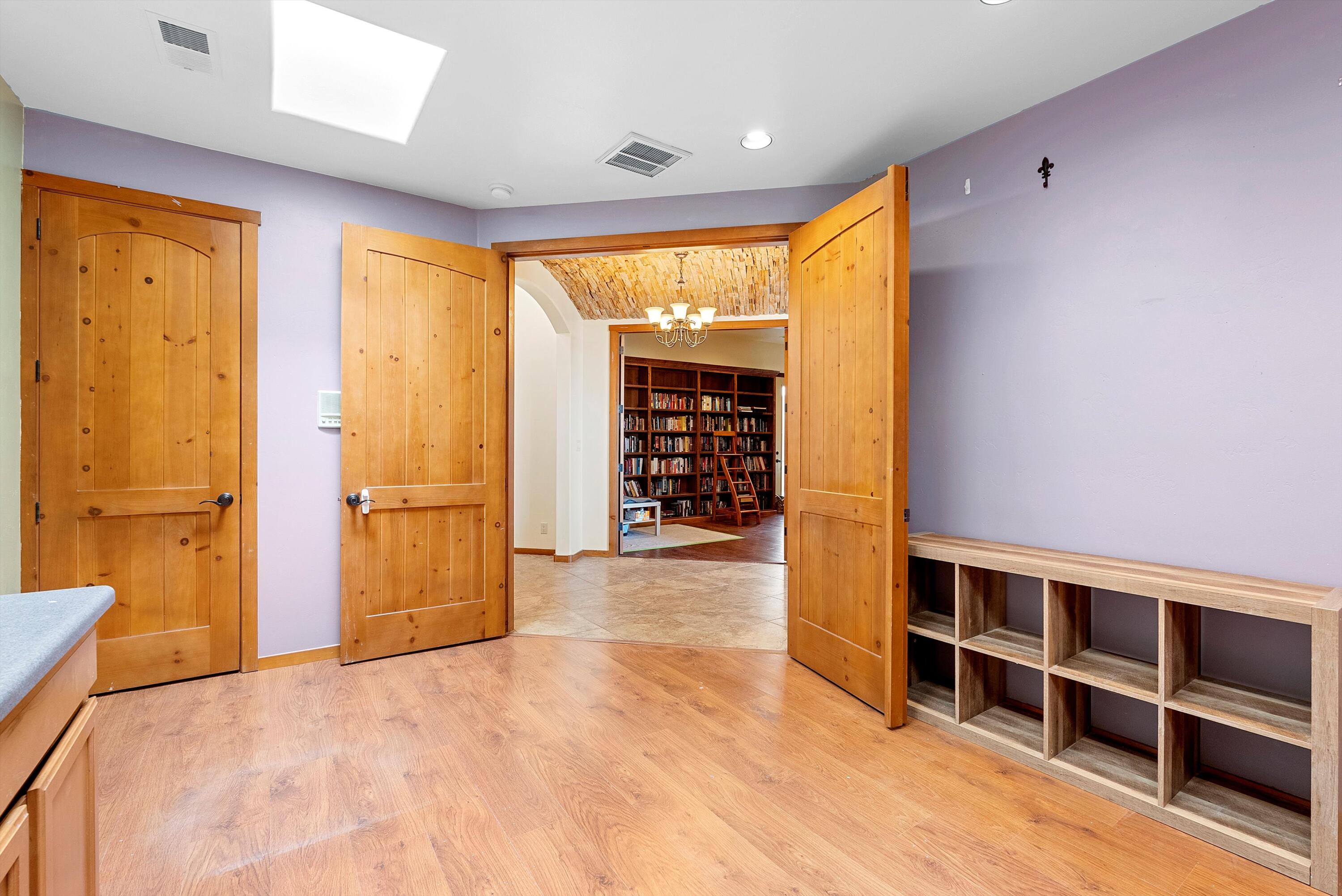 5517 BARRANCA OVERLOOK Court NE