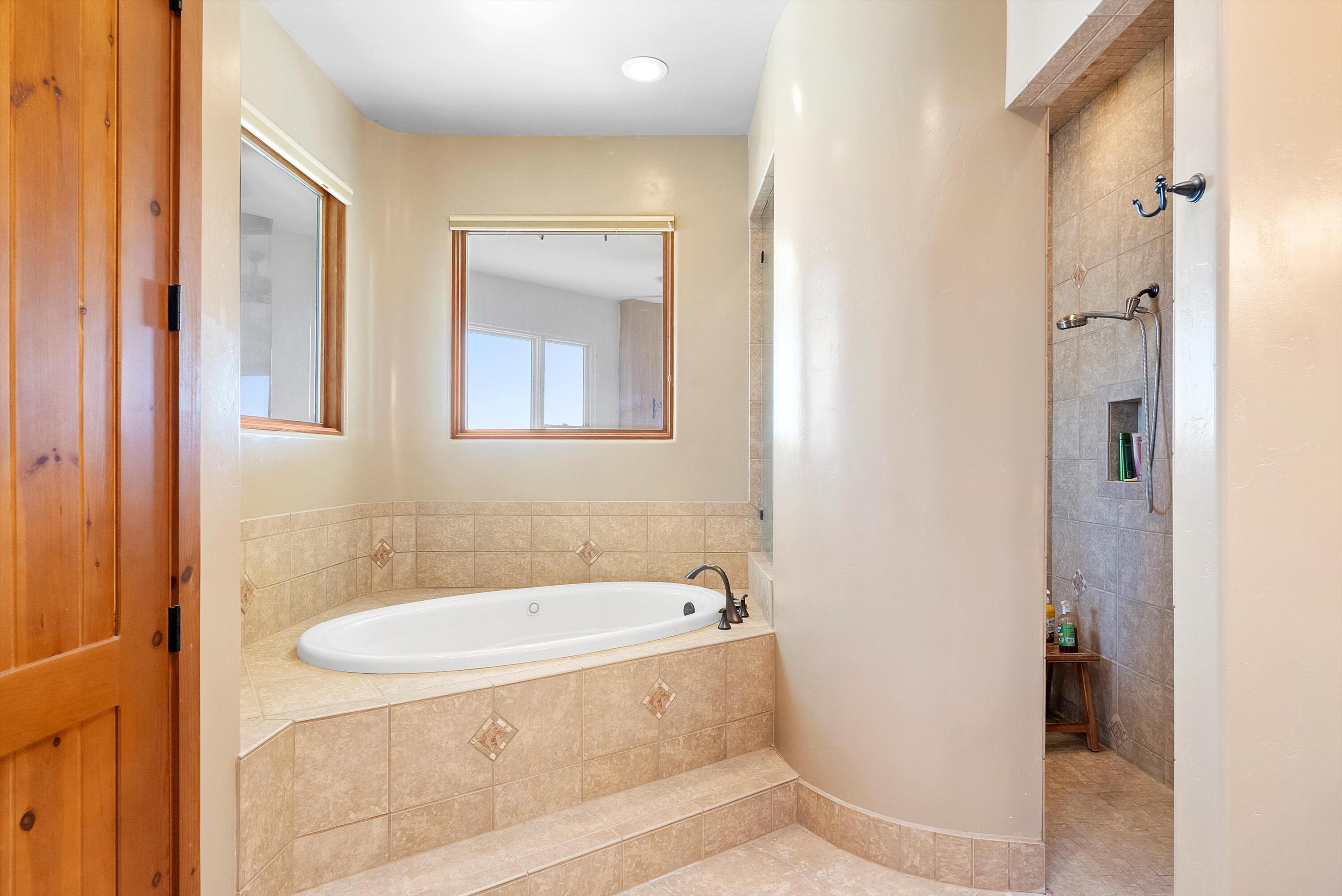 5517 BARRANCA OVERLOOK Court NE