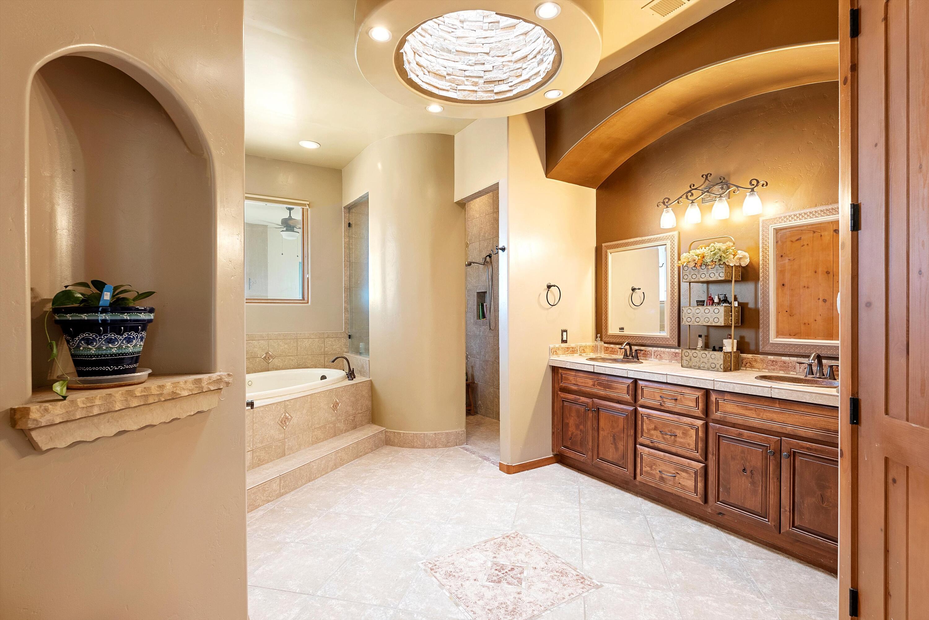 5517 BARRANCA OVERLOOK Court NE