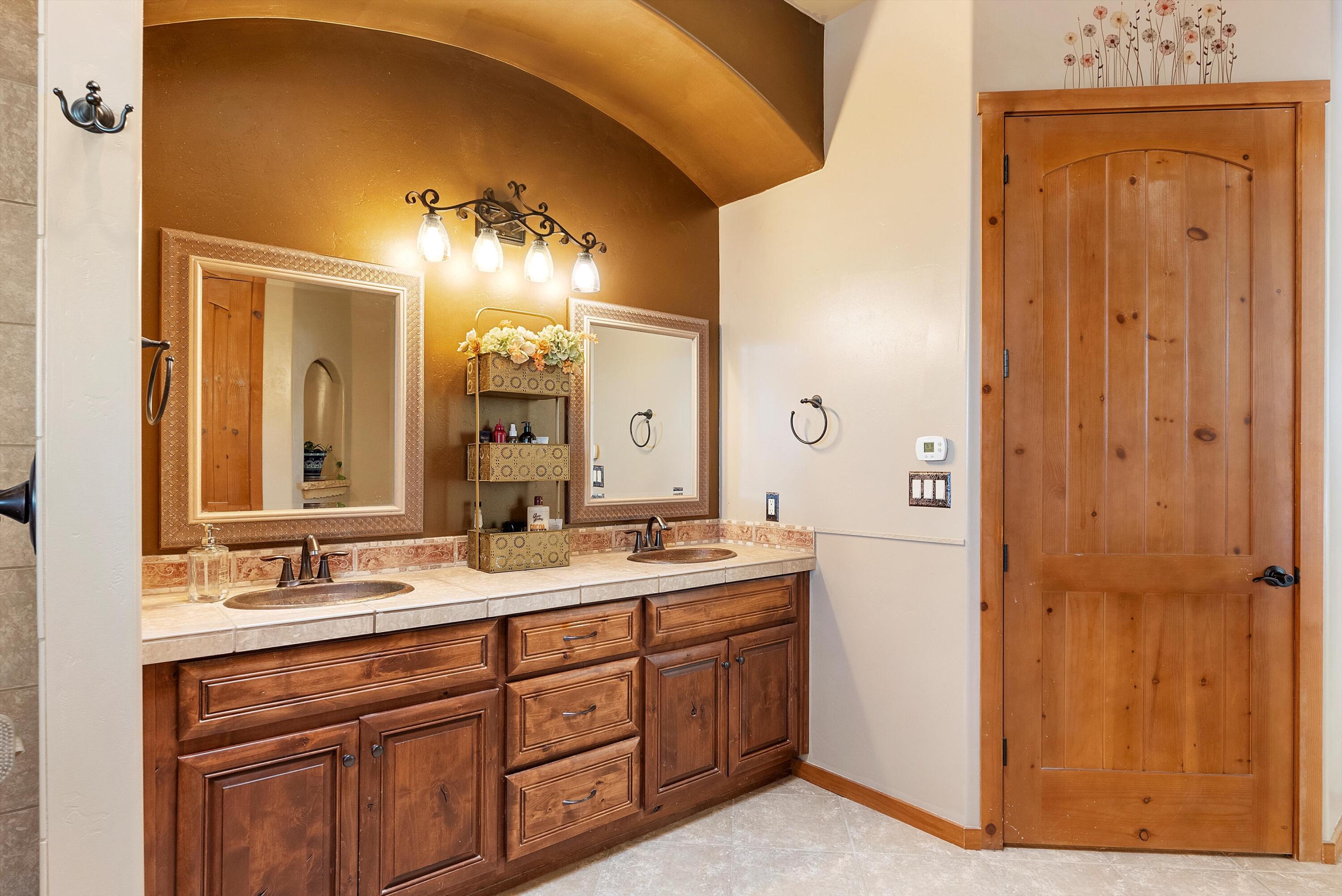 5517 BARRANCA OVERLOOK Court NE