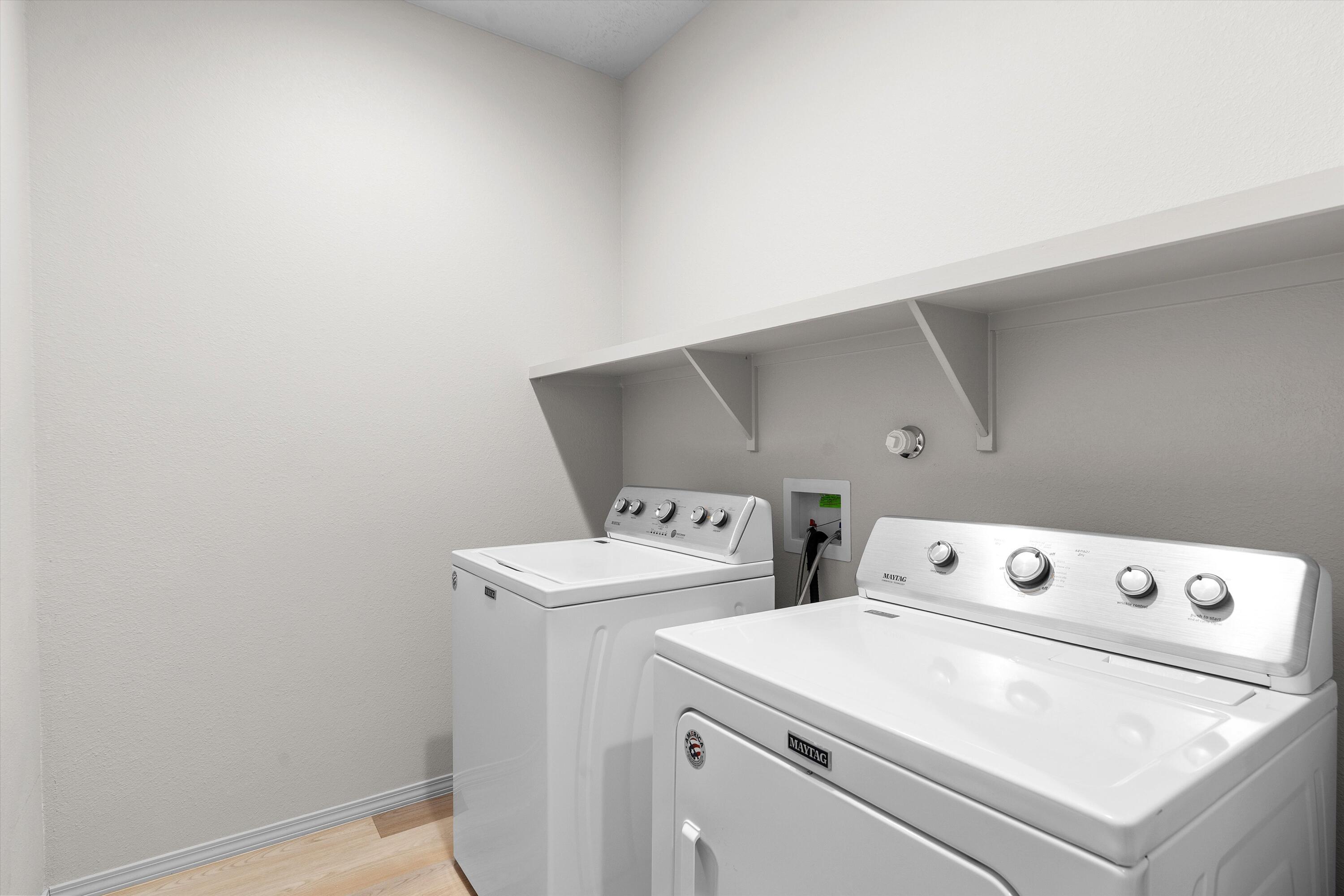 6100 STRAND Loop SE