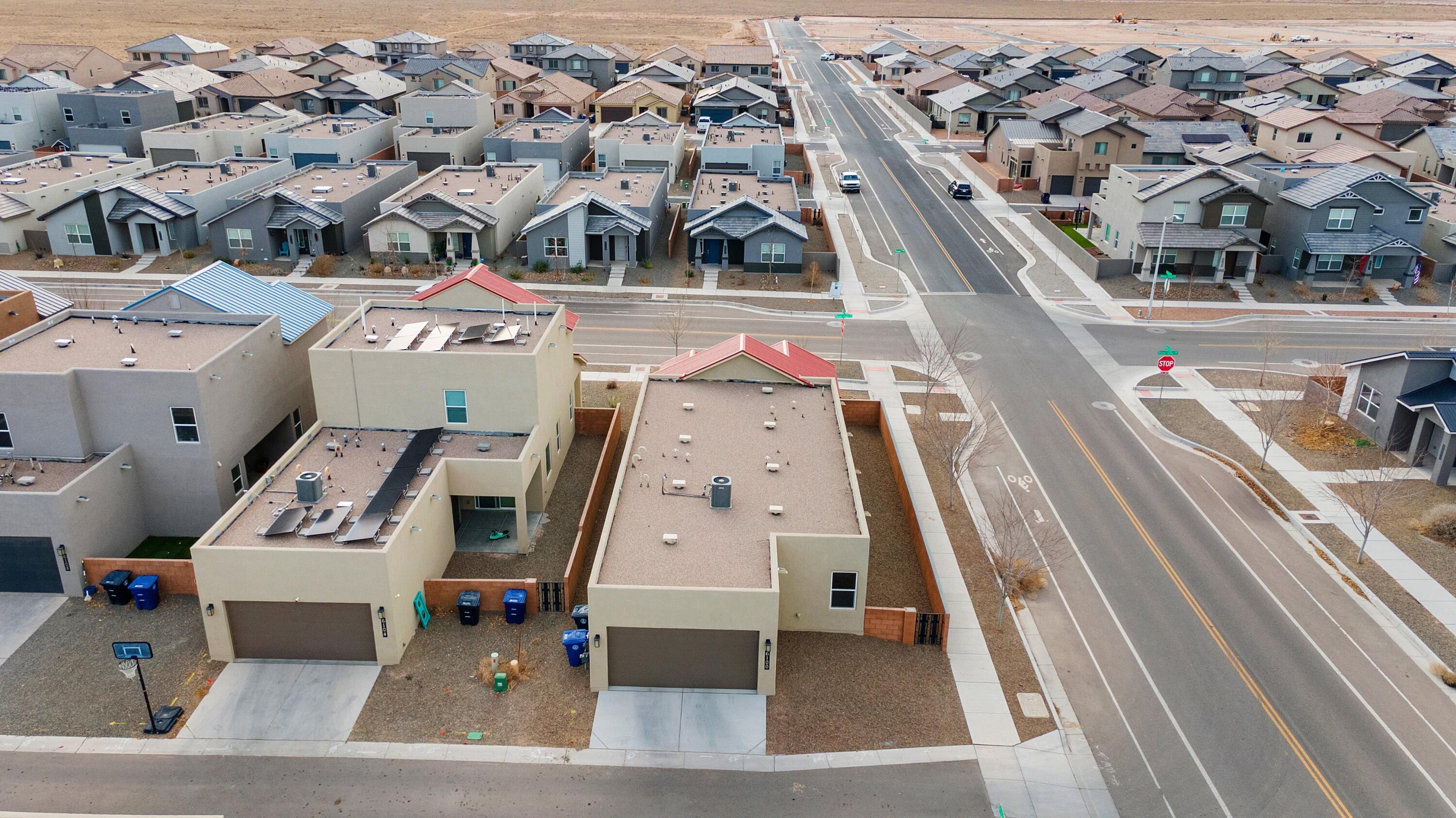 6100 STRAND Loop SE
