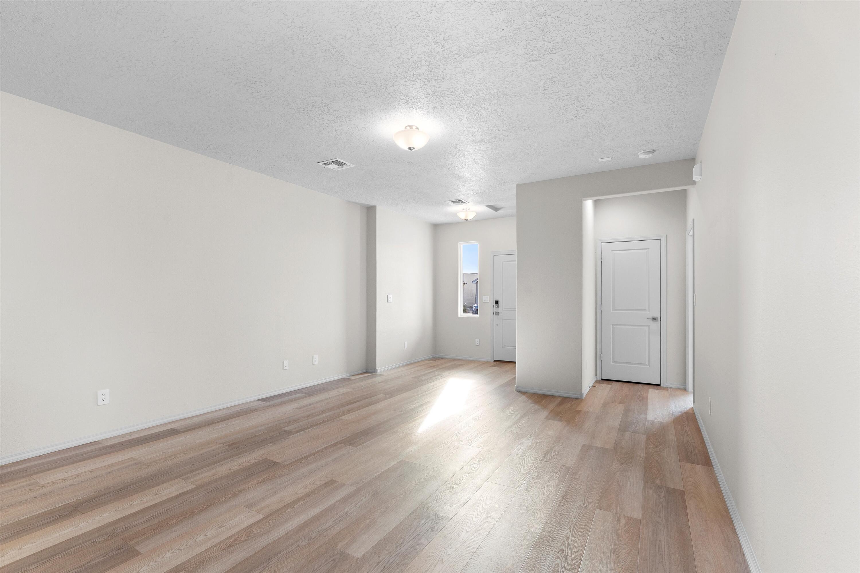 6100 STRAND Loop SE