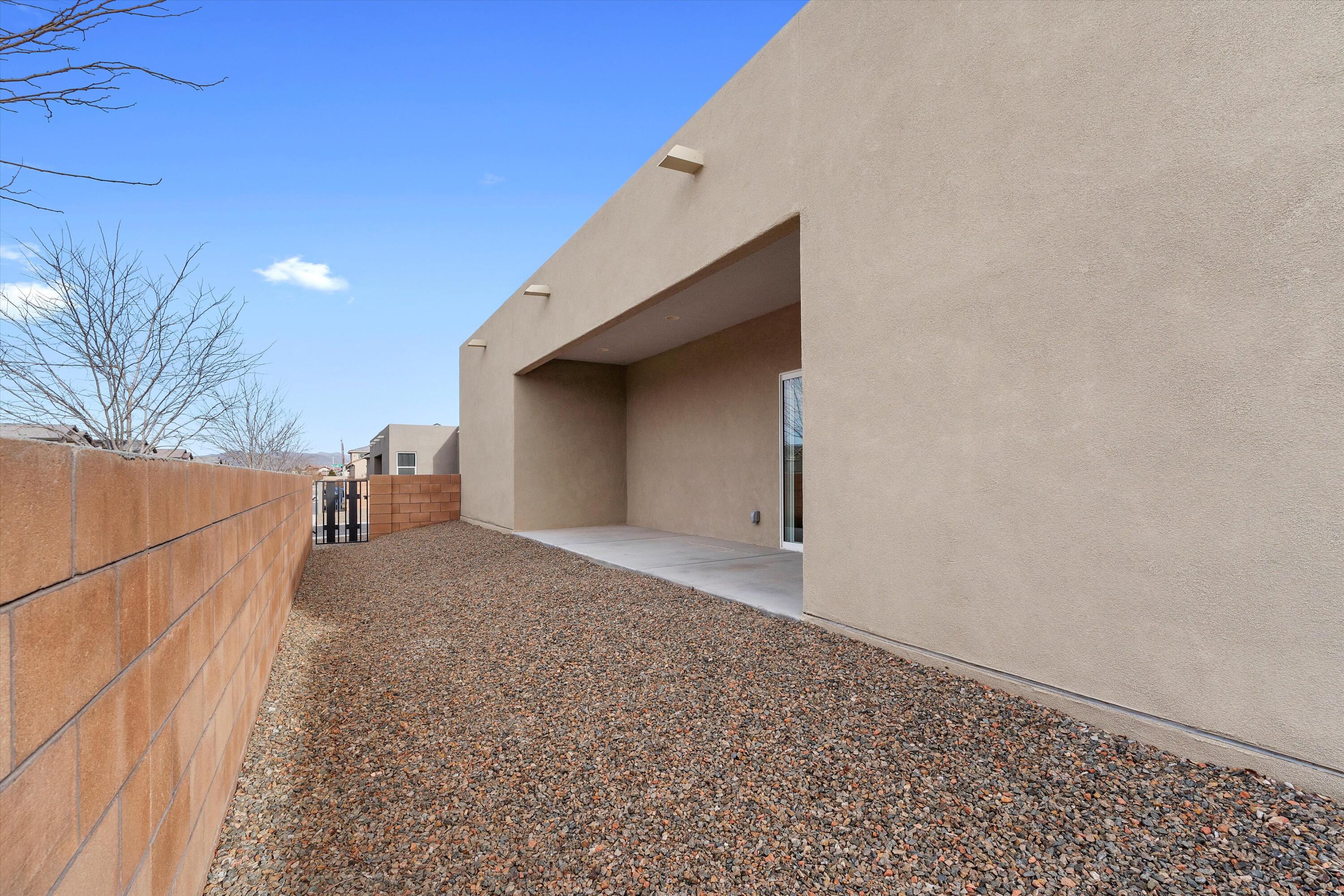 6100 STRAND Loop SE