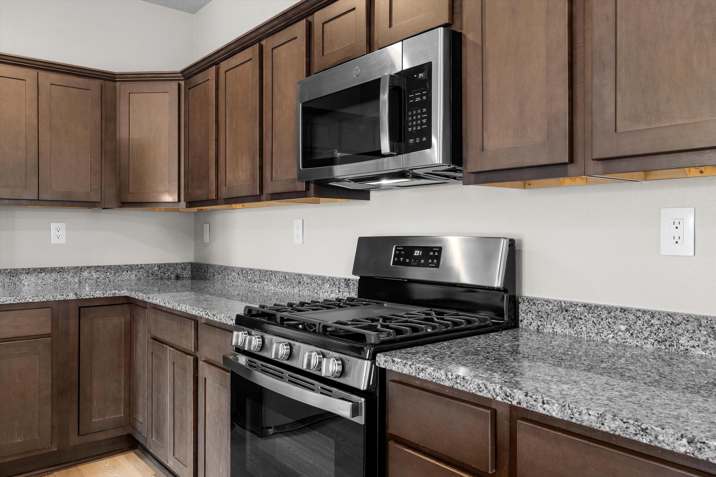 6100 STRAND Loop SE
