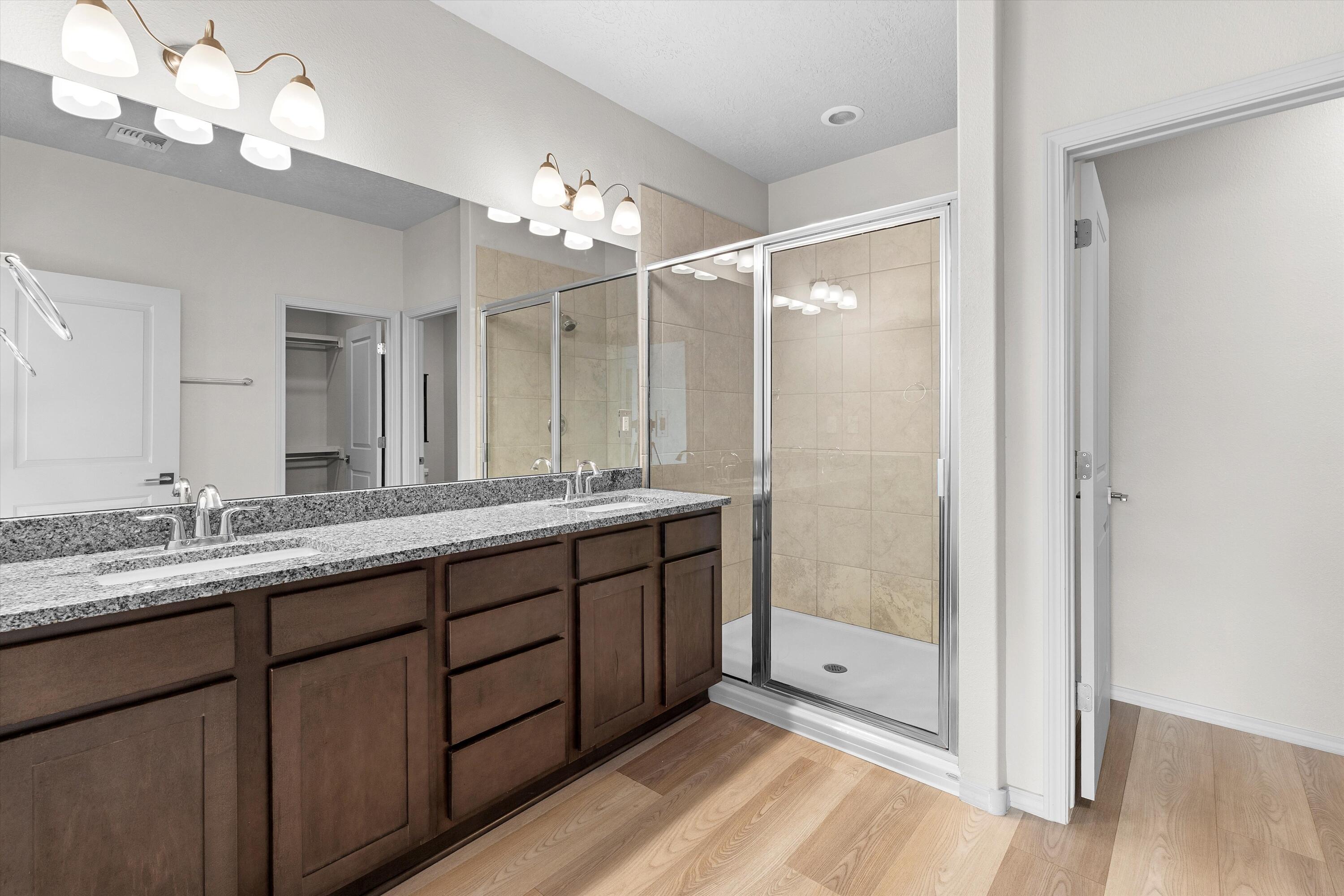 6100 STRAND Loop SE