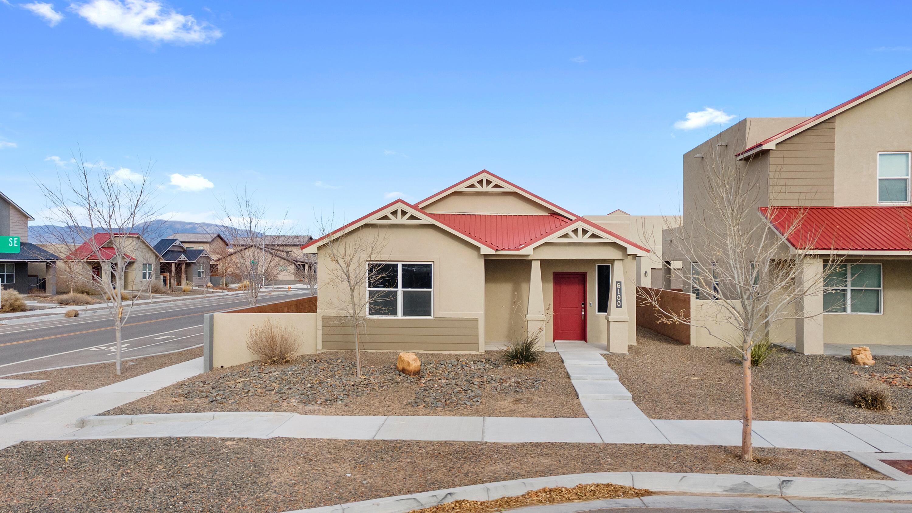6100 STRAND Loop SE
