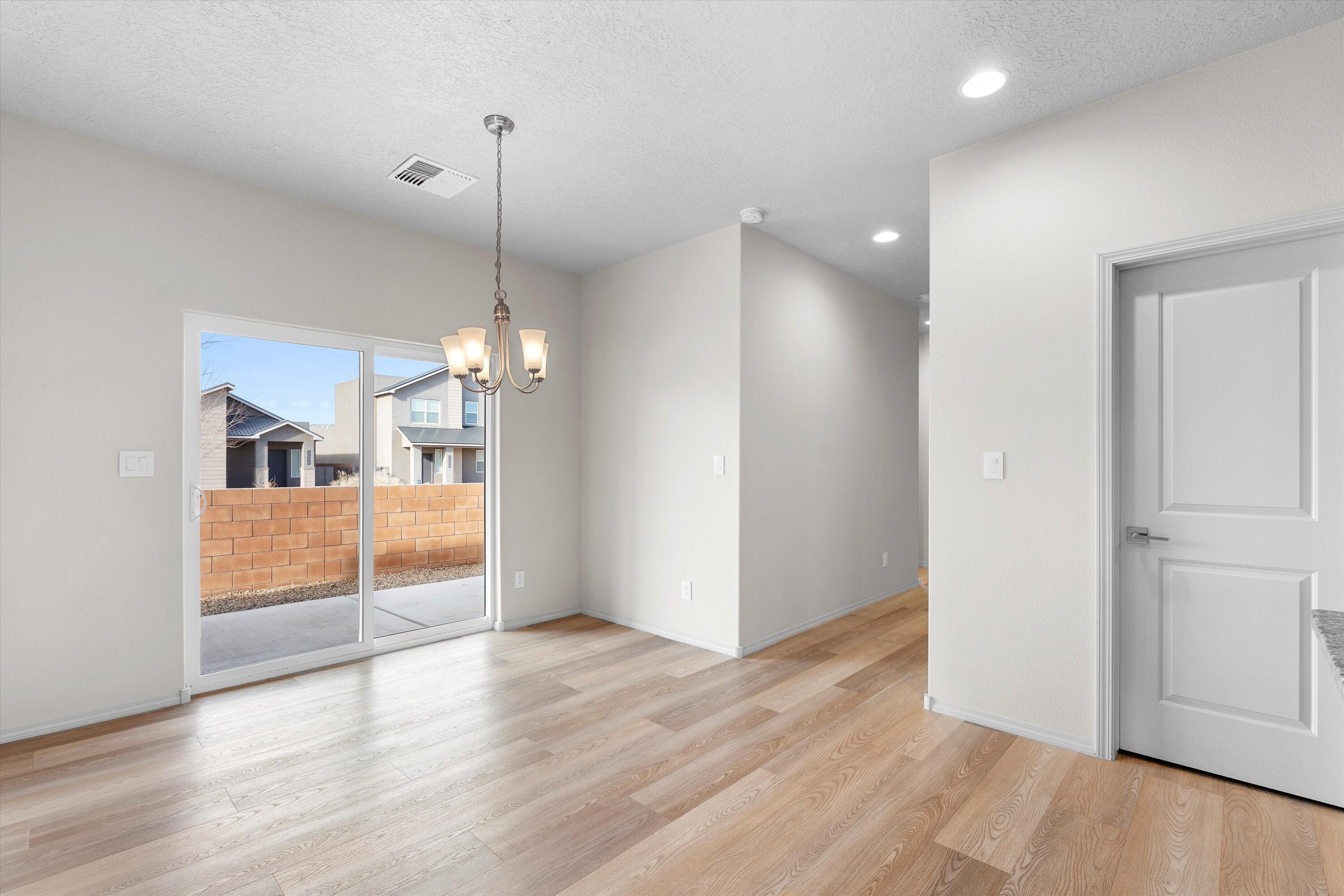 6100 STRAND Loop SE