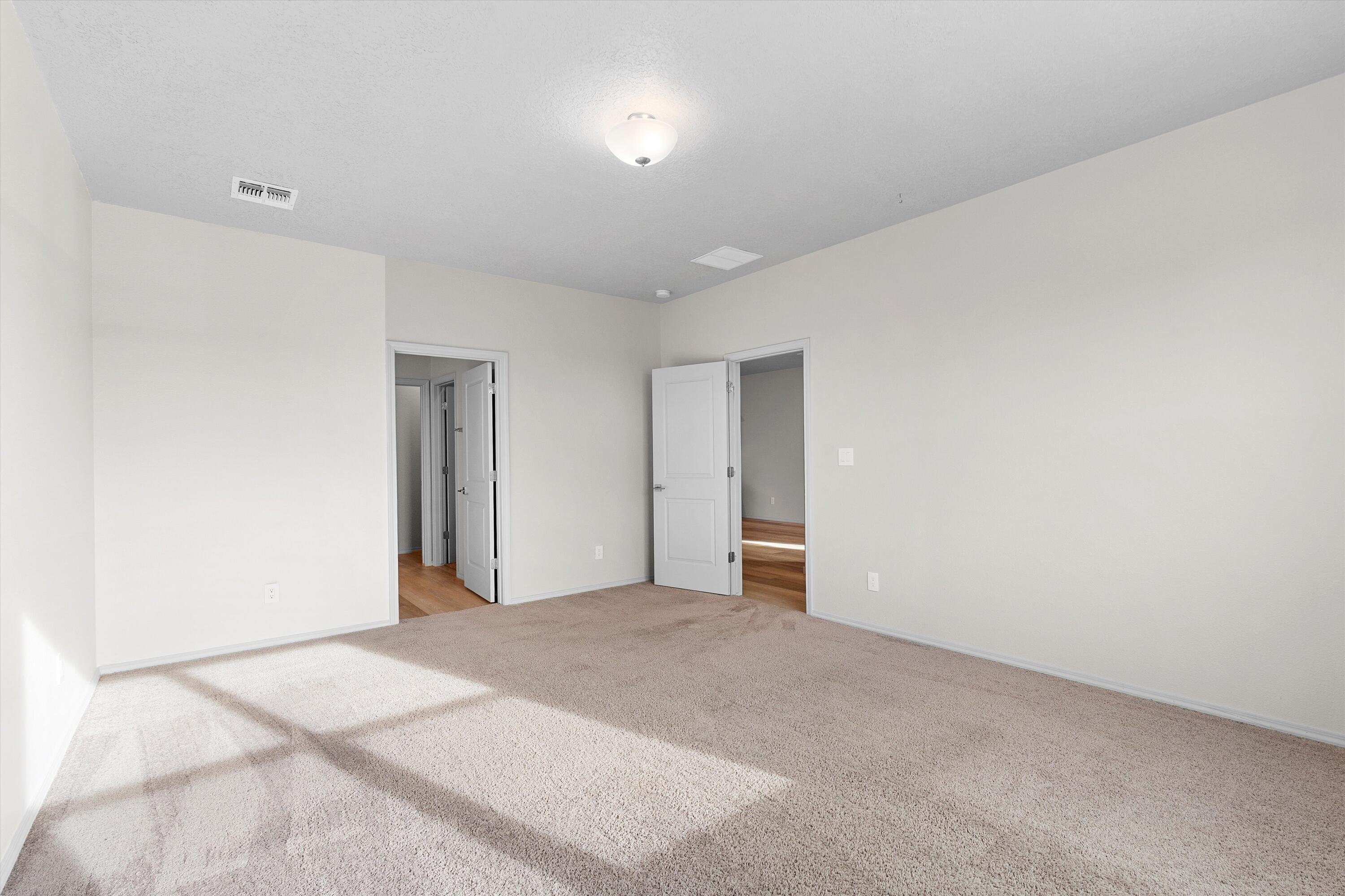 6100 STRAND Loop SE