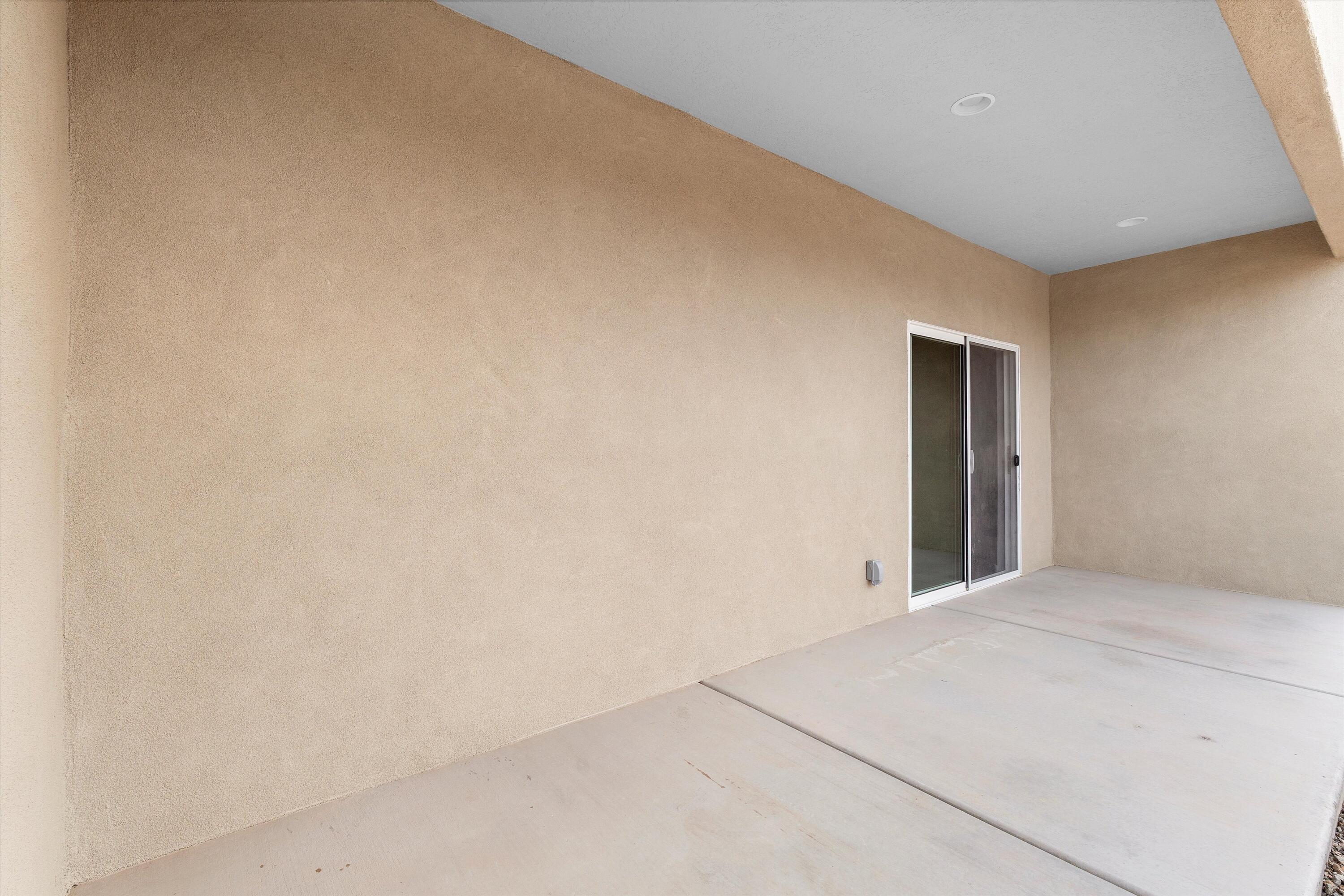 6100 STRAND Loop SE