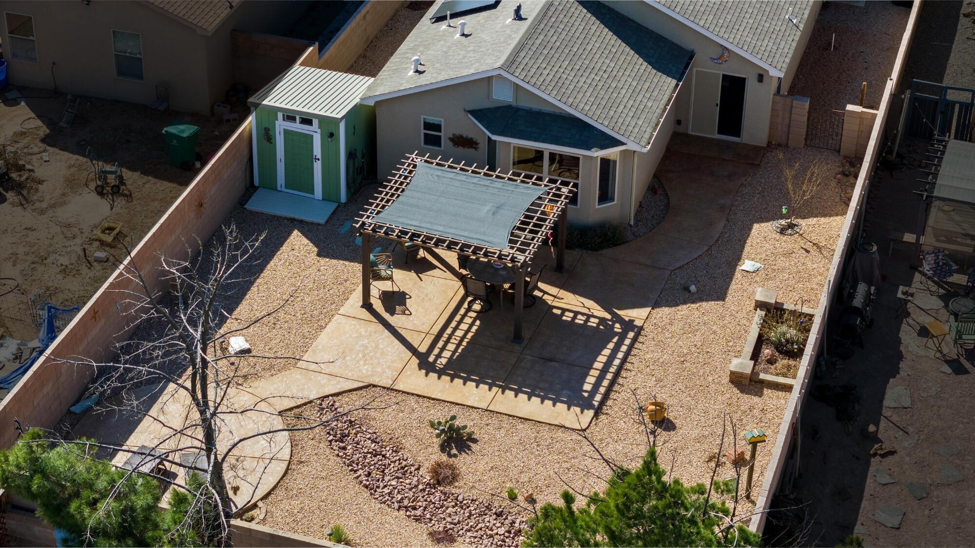 702 REDWOOD Street SW