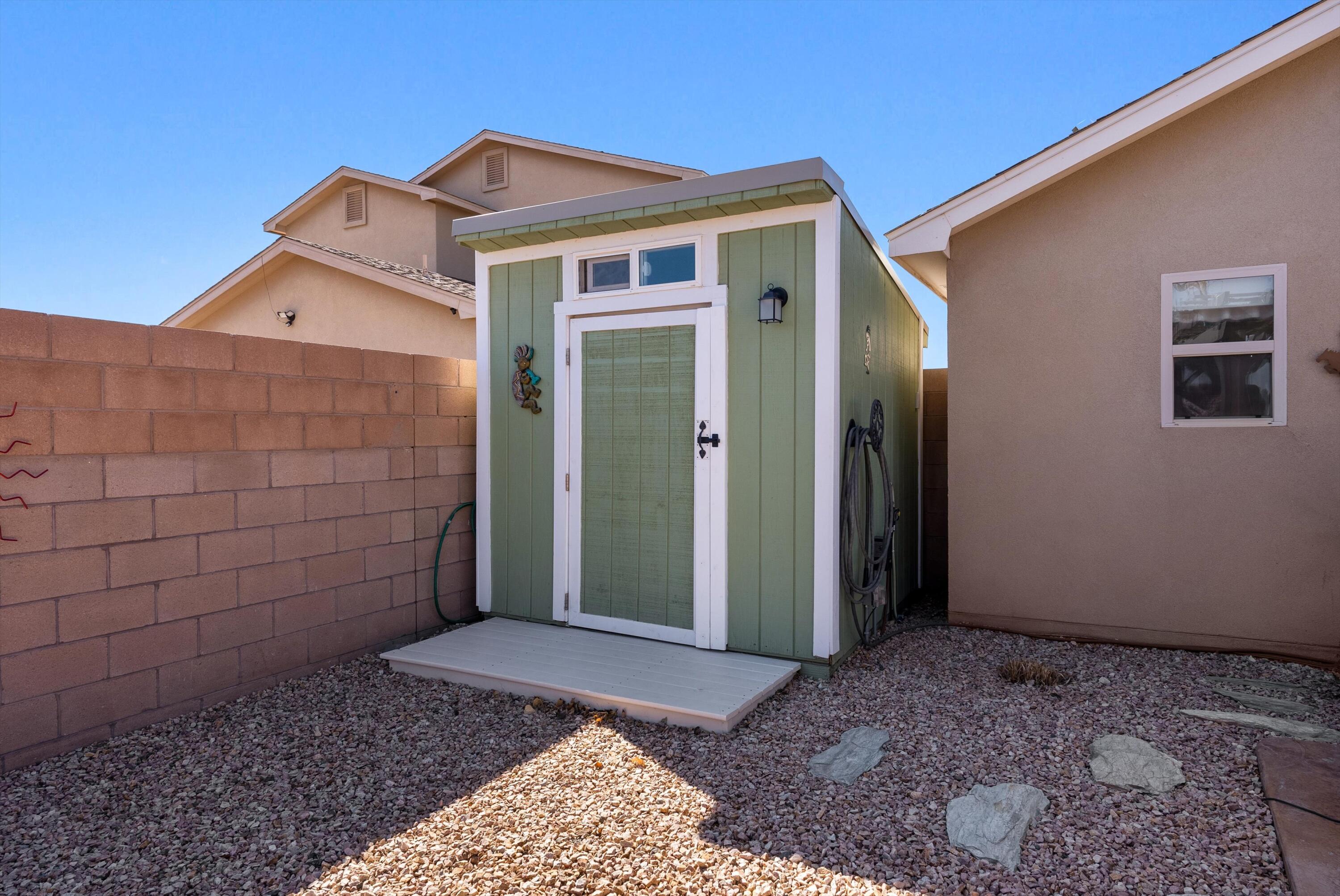 702 REDWOOD Street SW